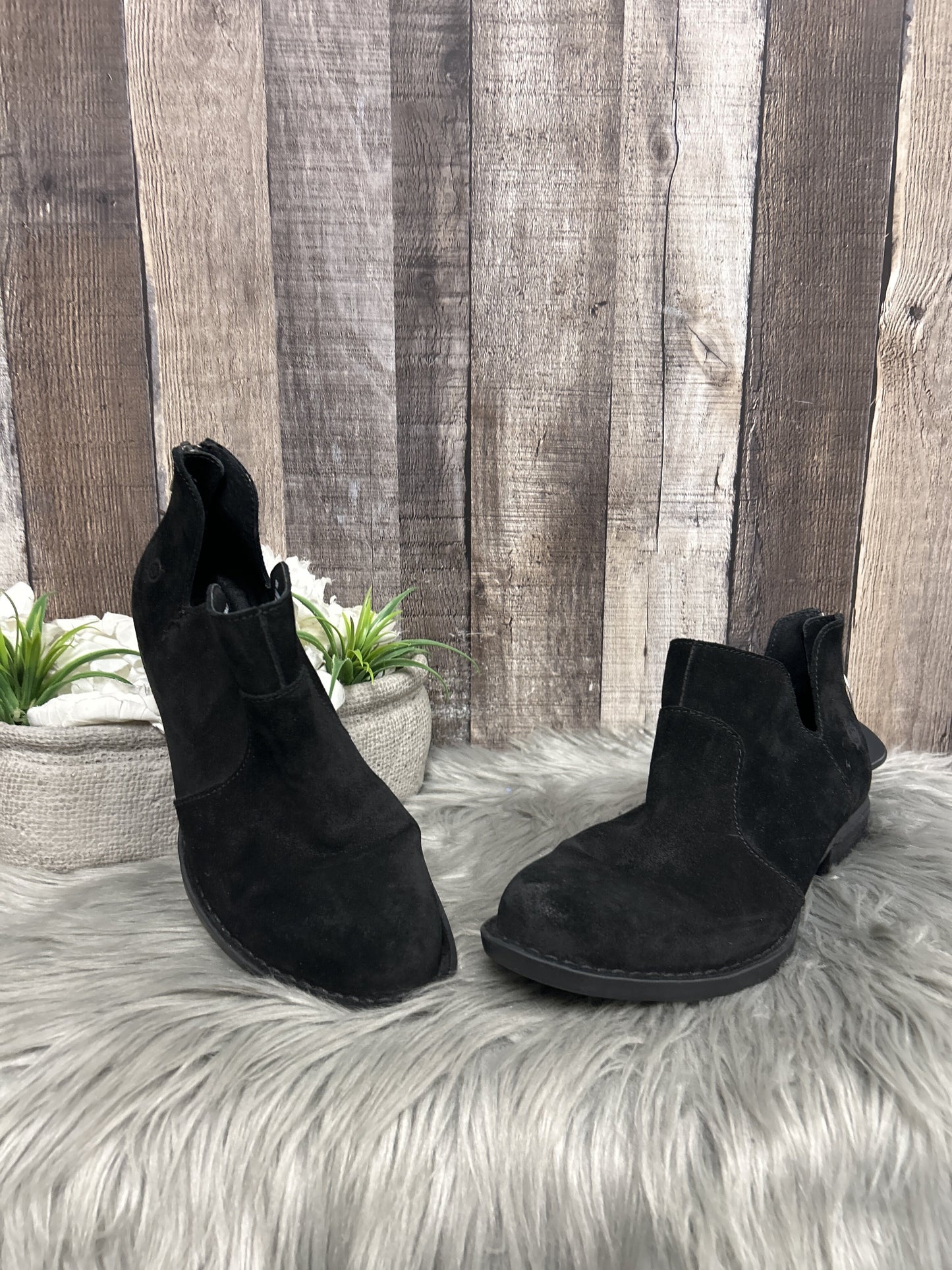 Boots Ankle Flats By Born Size: 8