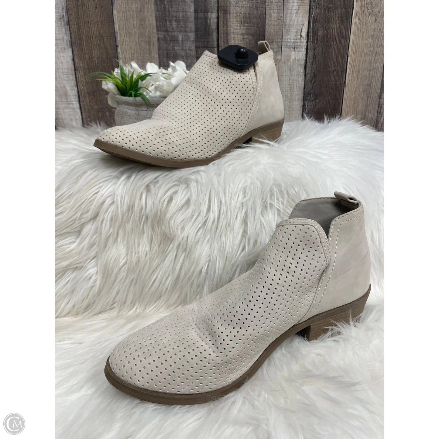 Boots Ankle Flats By Time And Tru In Cream, Size: 10