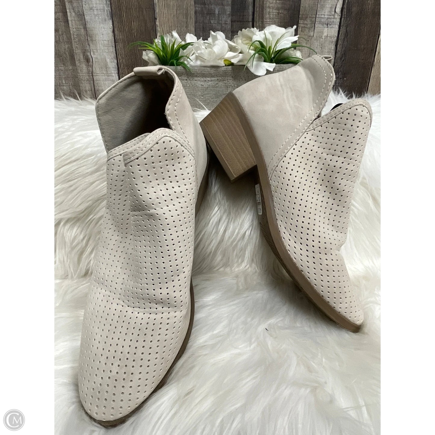Boots Ankle Flats By Time And Tru In Cream, Size: 10