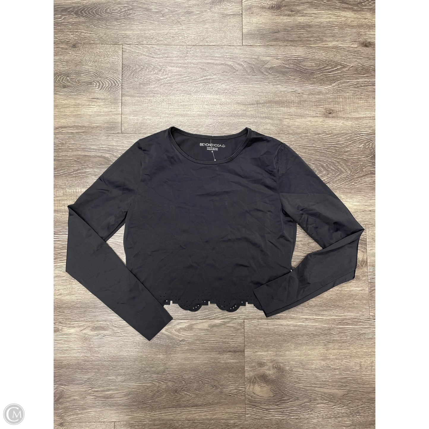 Athletic Top Long Sleeve Crewneck By Beyond Yoga In Black, Size: M