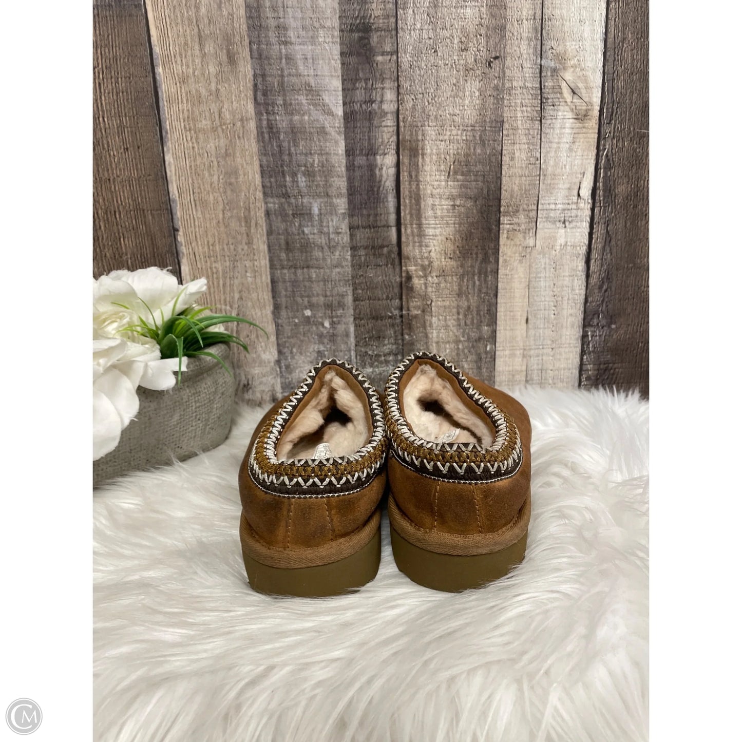 Shoes Designer By Ugg In Brown, Size: 5