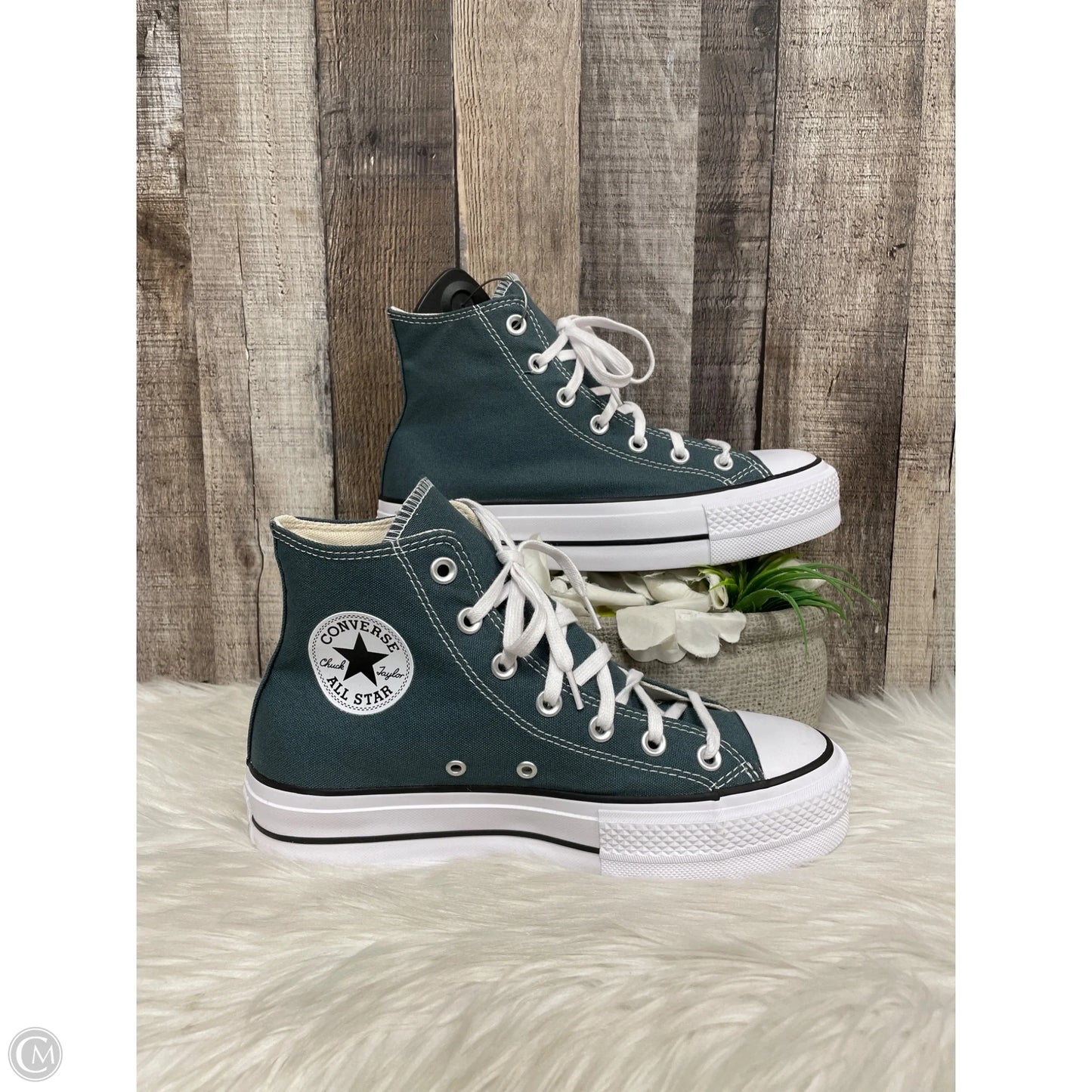 Shoes Sneakers By Converse In Green & White, Size: 8