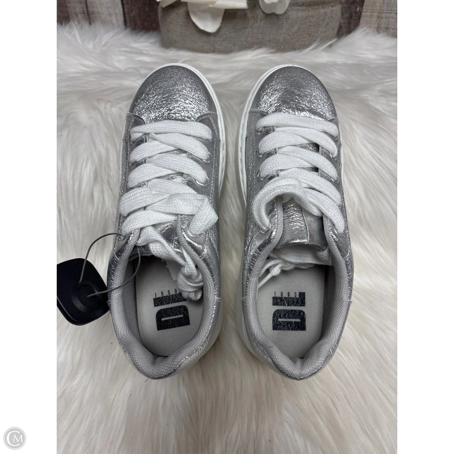 Shoes Flats By Cme In Silver, Size: 6.5