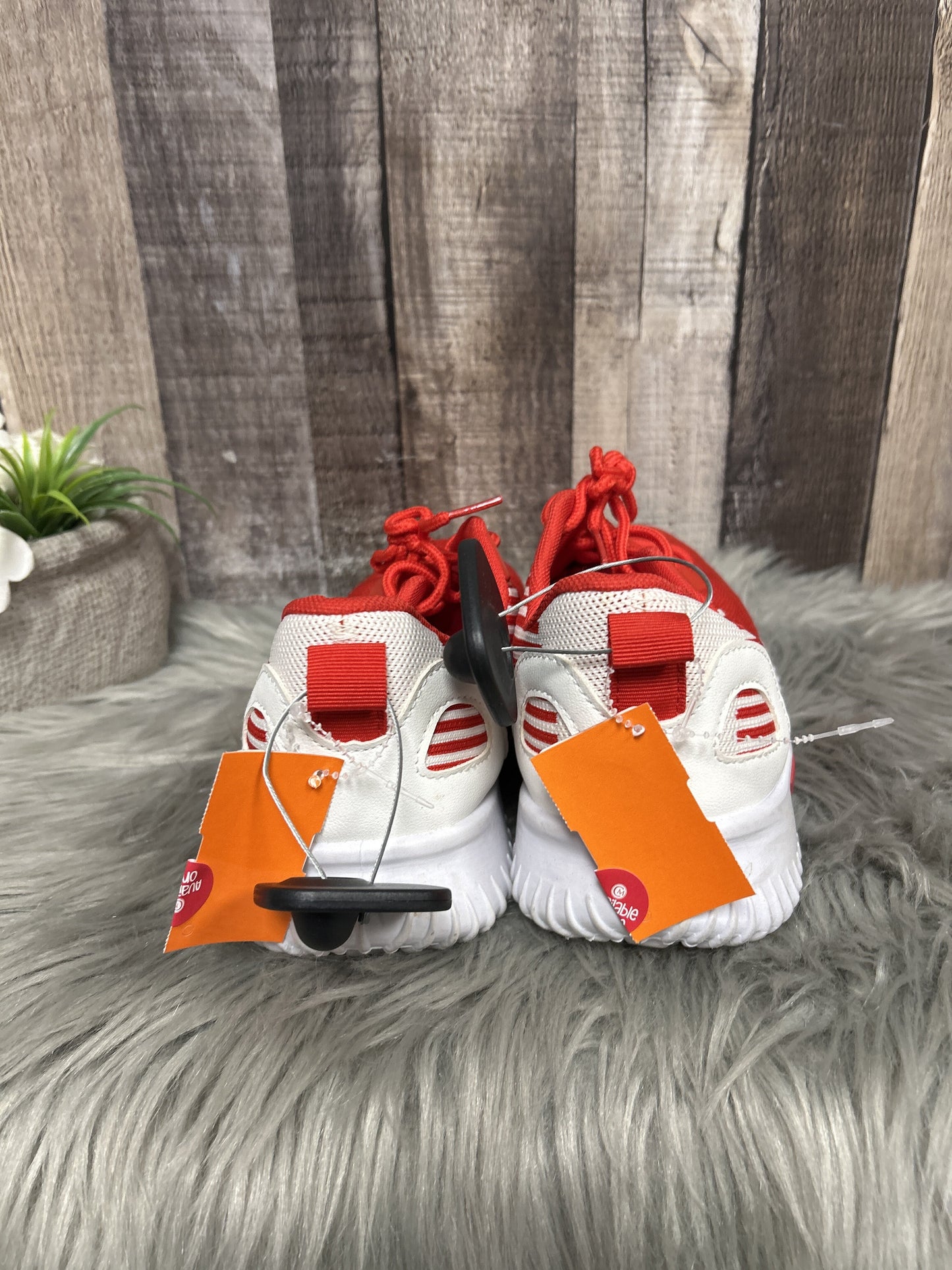 Shoes Athletic By Danskin Size: 10