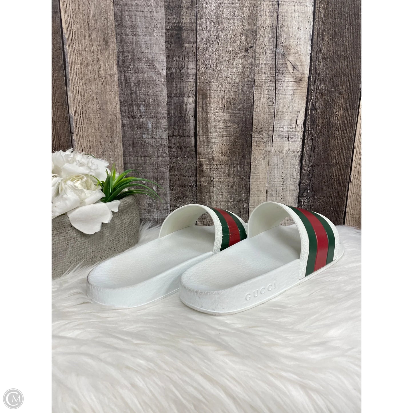 Sandals Luxury Designer By Gucci In White, Size: 7