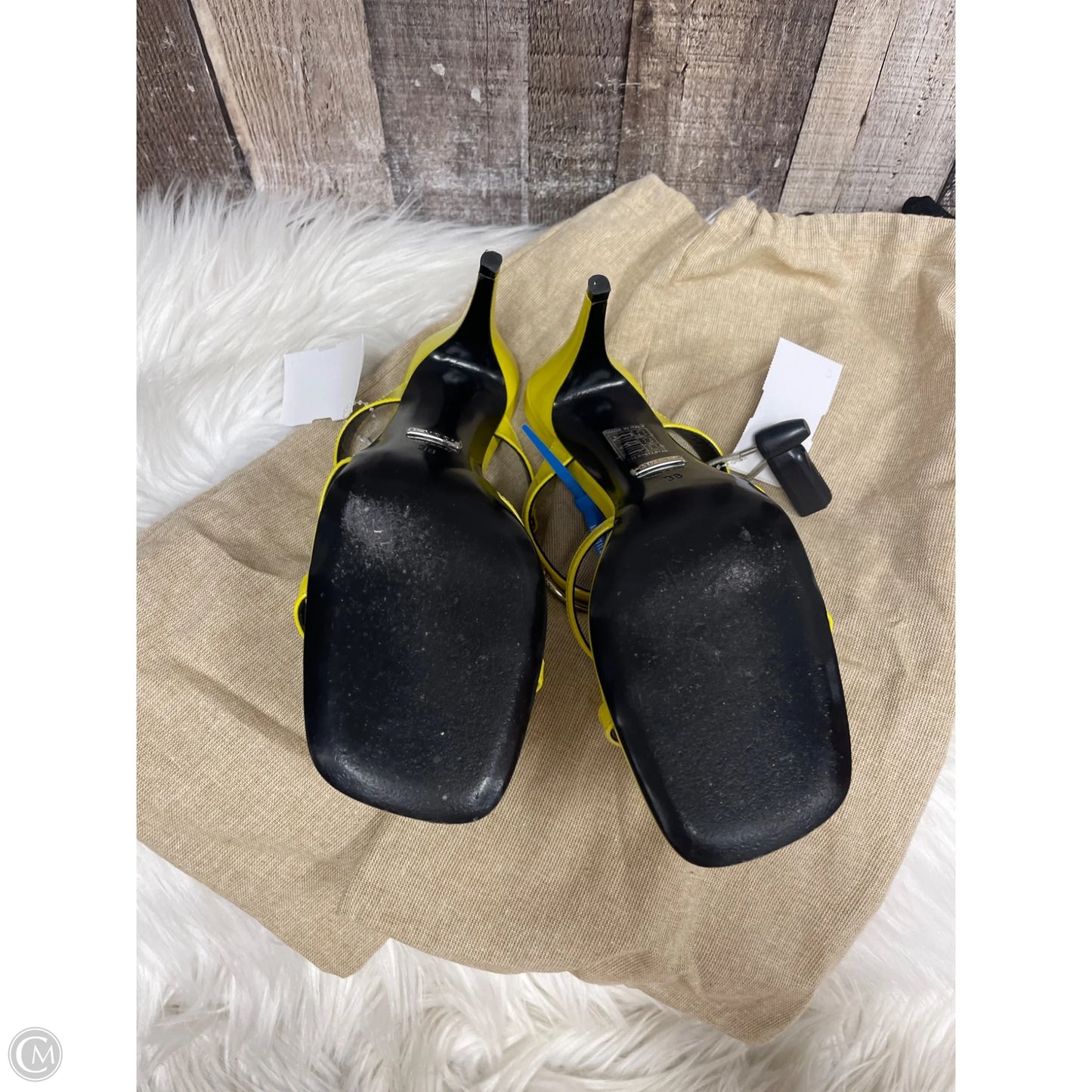 Shoes Luxury Designer By Gucci In Yellow, Size: 8