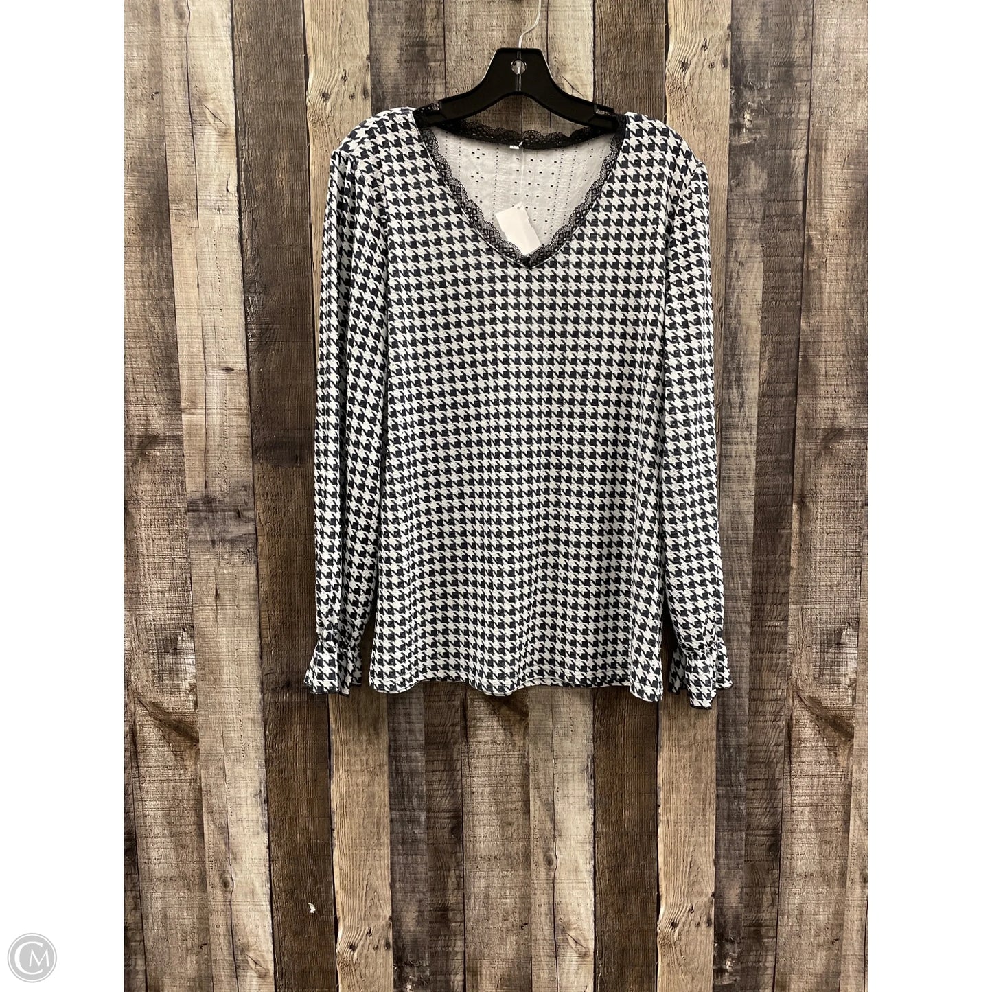 Top Long Sleeve By Cmf In Black & White, Size: L