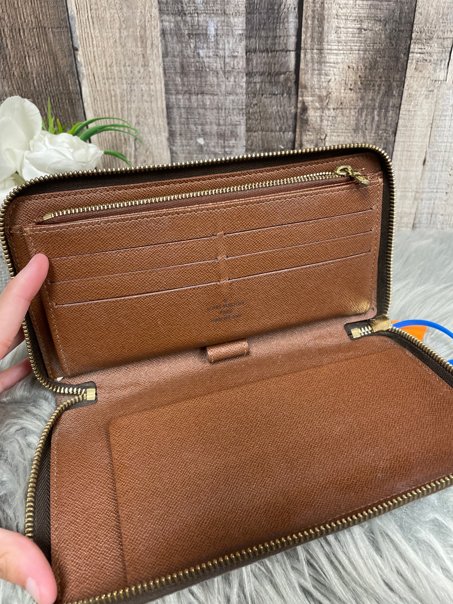 Wallet Luxury Designer By Louis Vuitton Size: Large