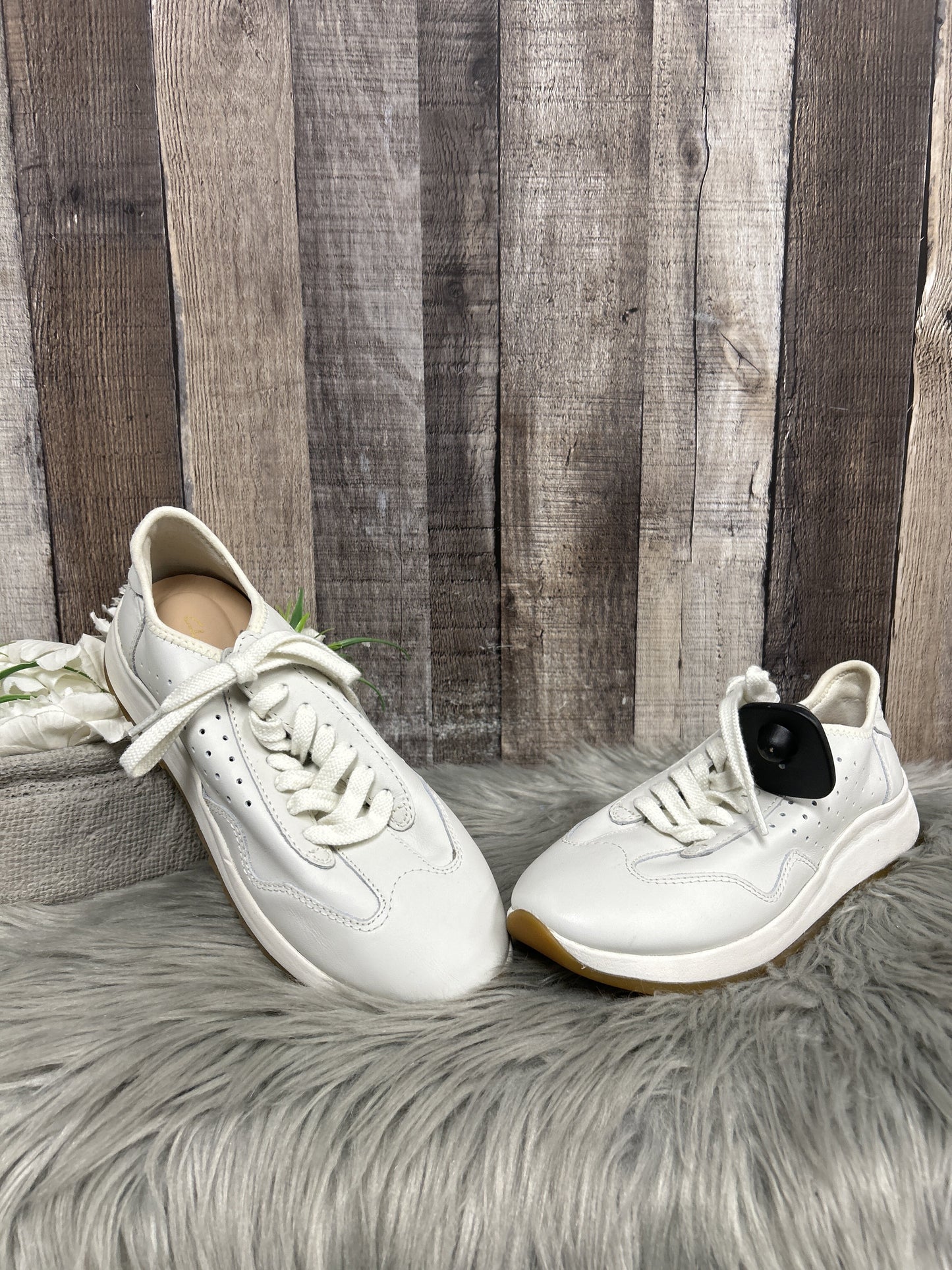 Shoes Sneakers By Clarks Size: 7.5