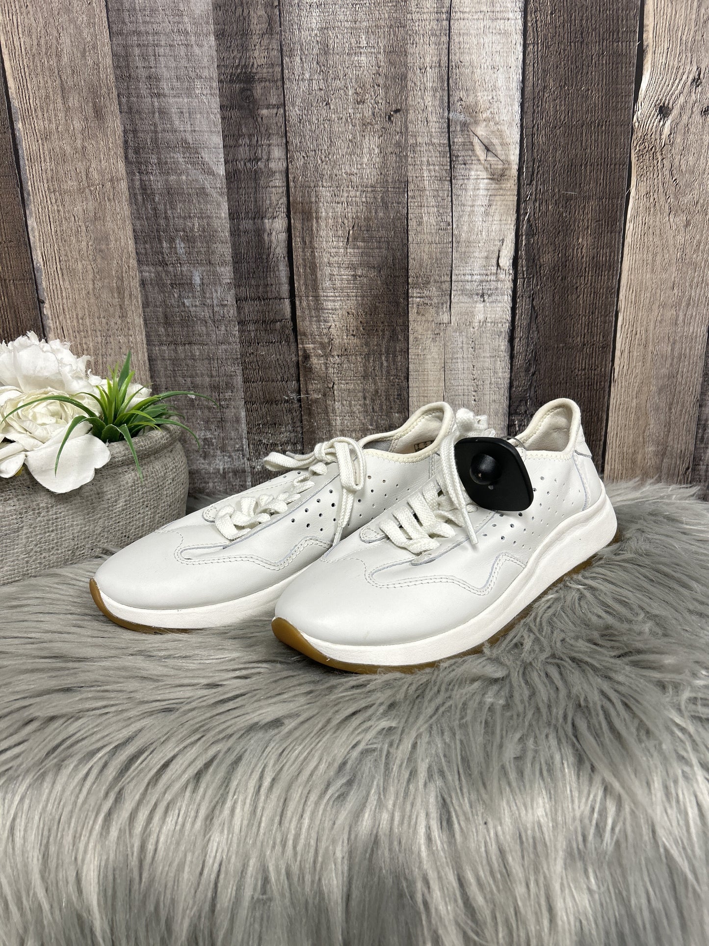 Shoes Sneakers By Clarks Size: 7.5