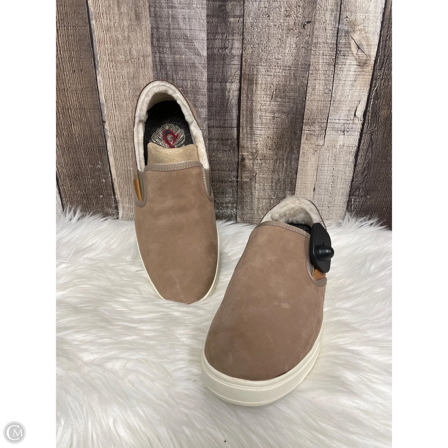 Shoes Flats By Olukai In Tan, Size: 9