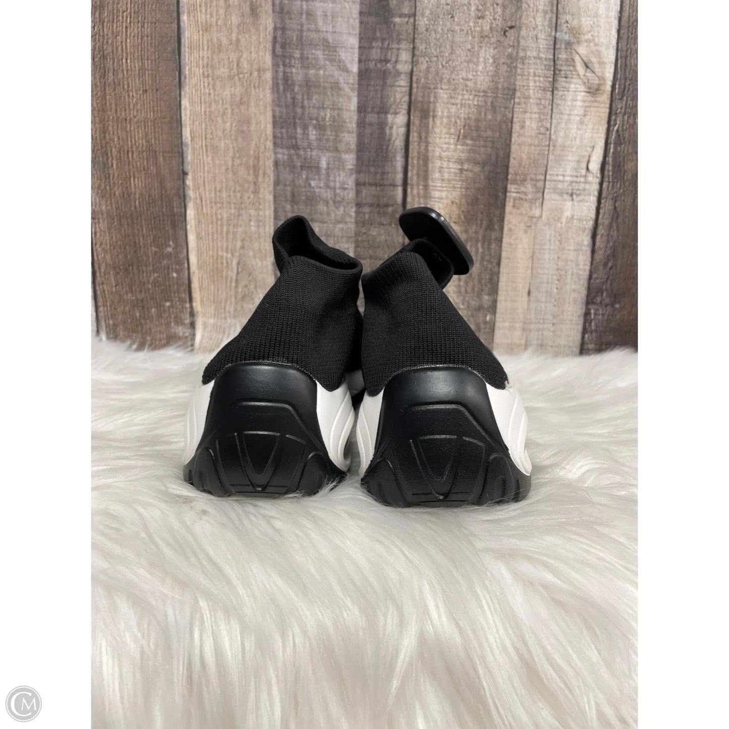 Shoes Sneakers By Cushionaire In Black, Size: 8.5