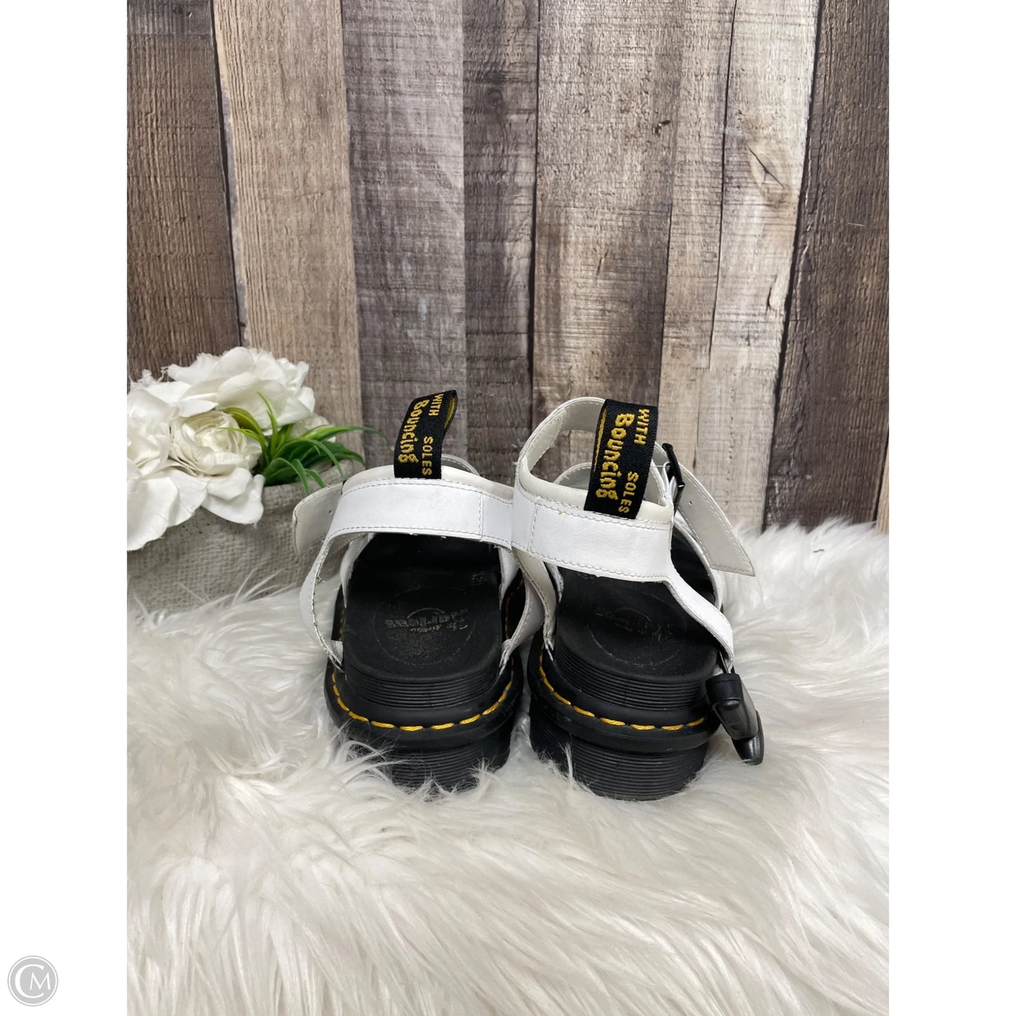Sandals Flats By Dr Martens In White, Size: 8
