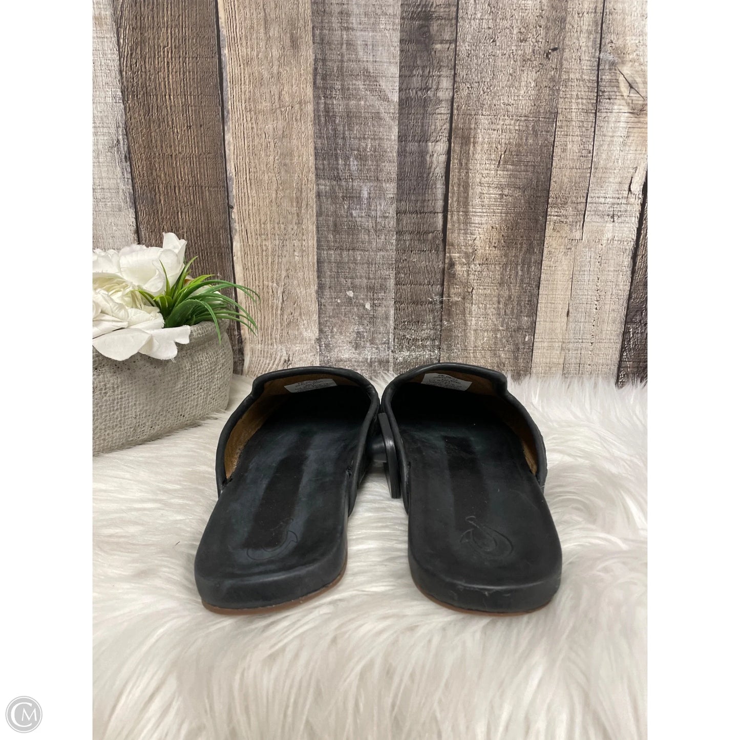 Shoes Flats By Olukai In Black, Size: 9