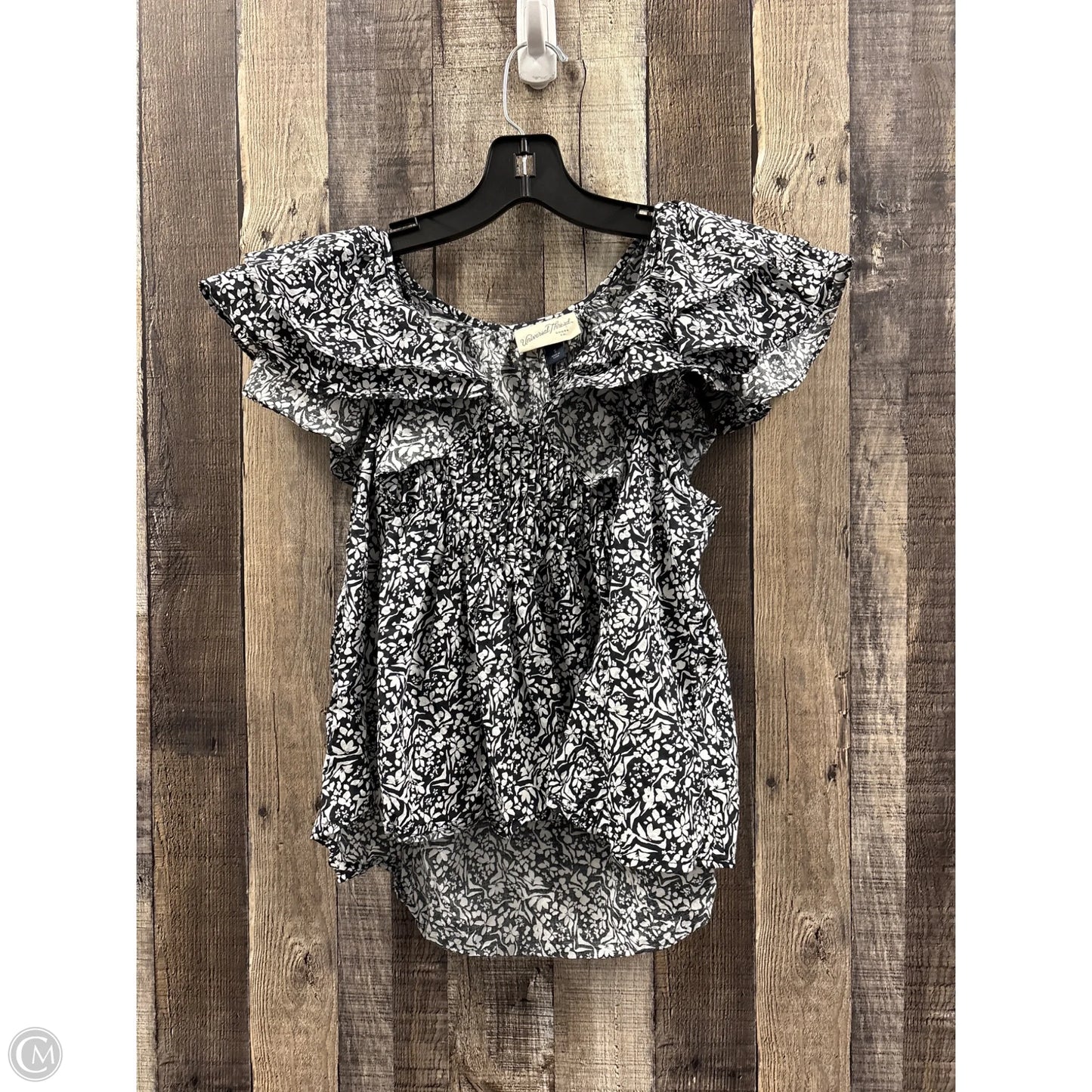 Top Short Sleeve By Universal Thread In Black & White, Size: S