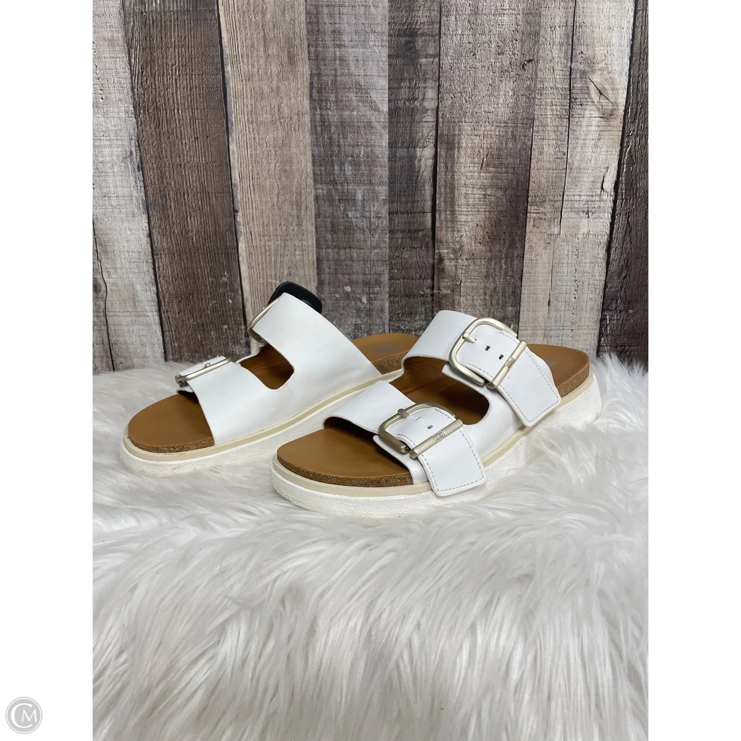 Sandals Flats By Fitflop In White, Size: 8