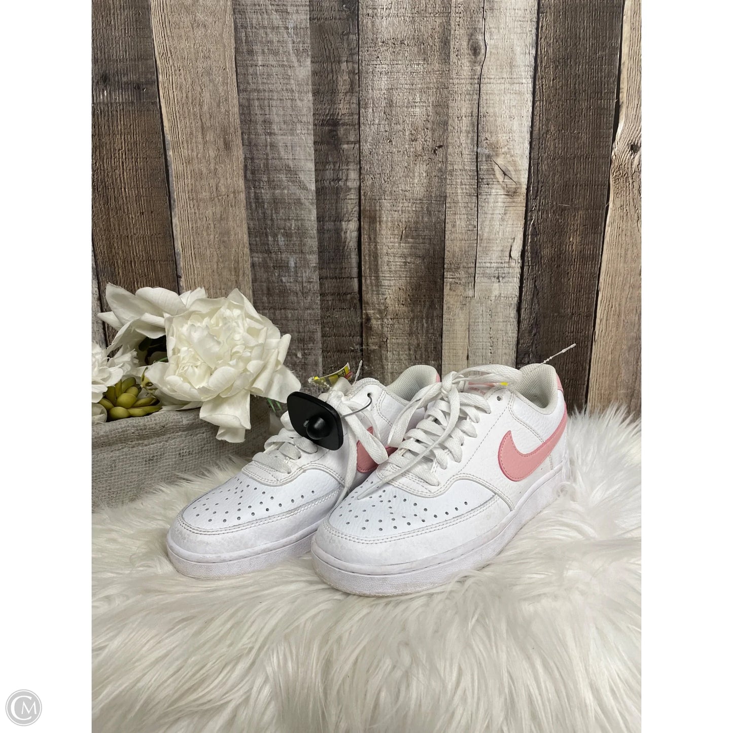 Shoes Athletic By Nike In White, Size: 7