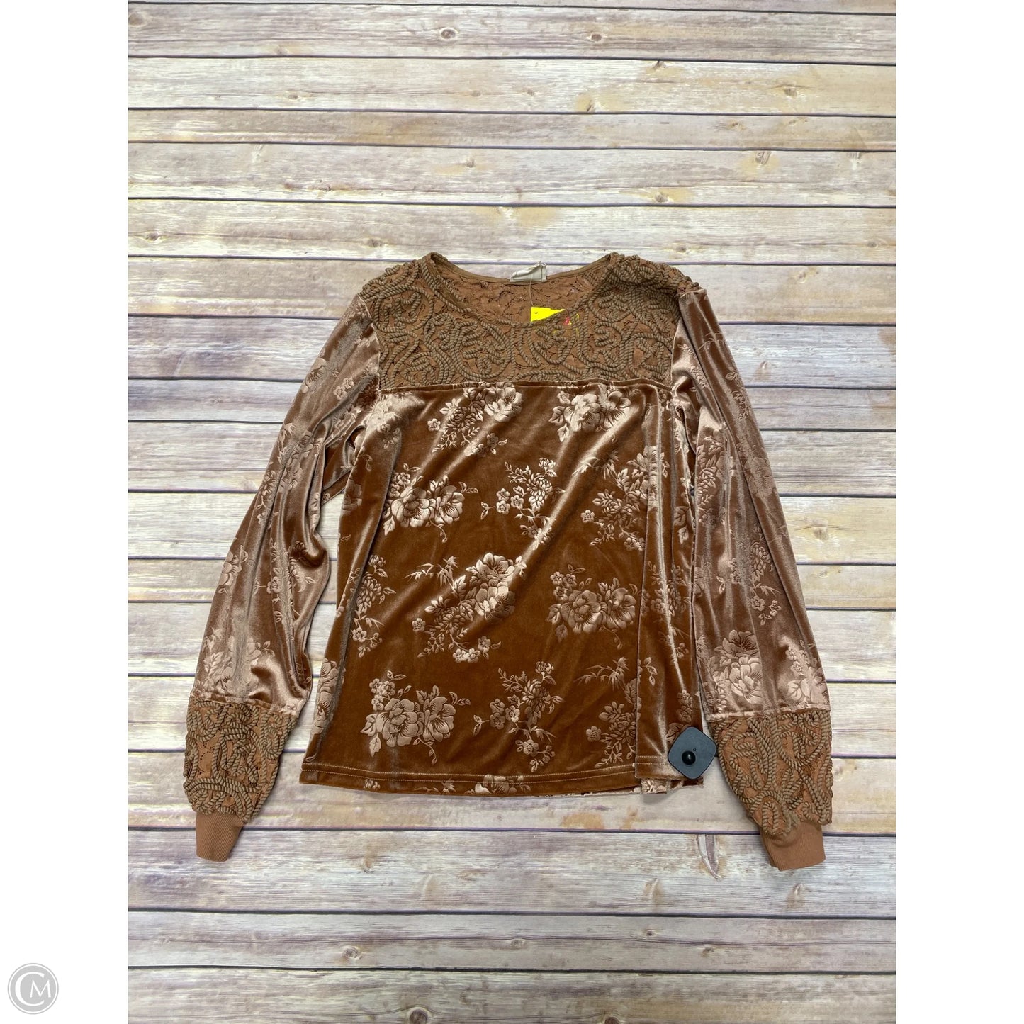 Top Long Sleeve By Cme In Tan, Size: S