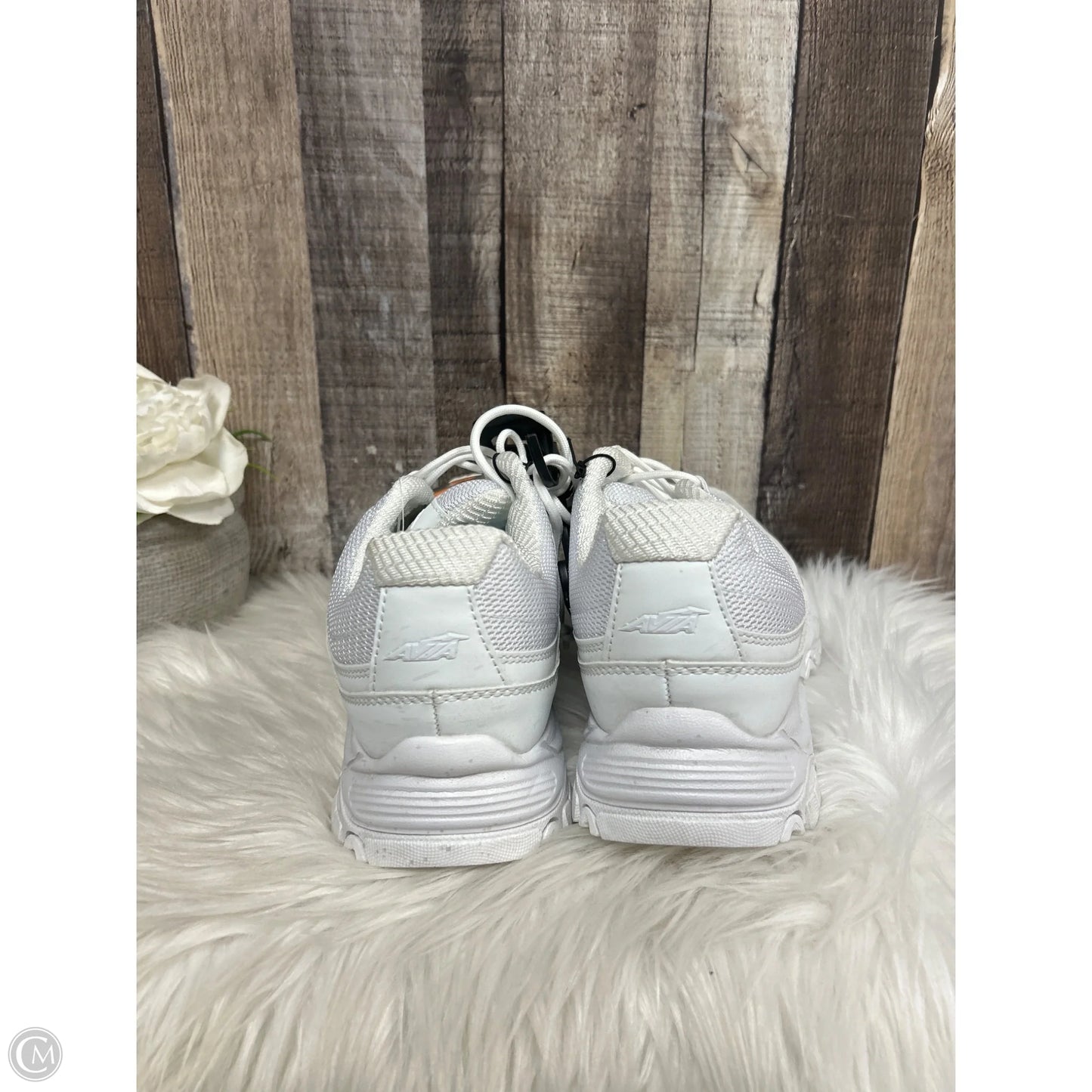 Shoes Athletic By Avia In White, Size: 12