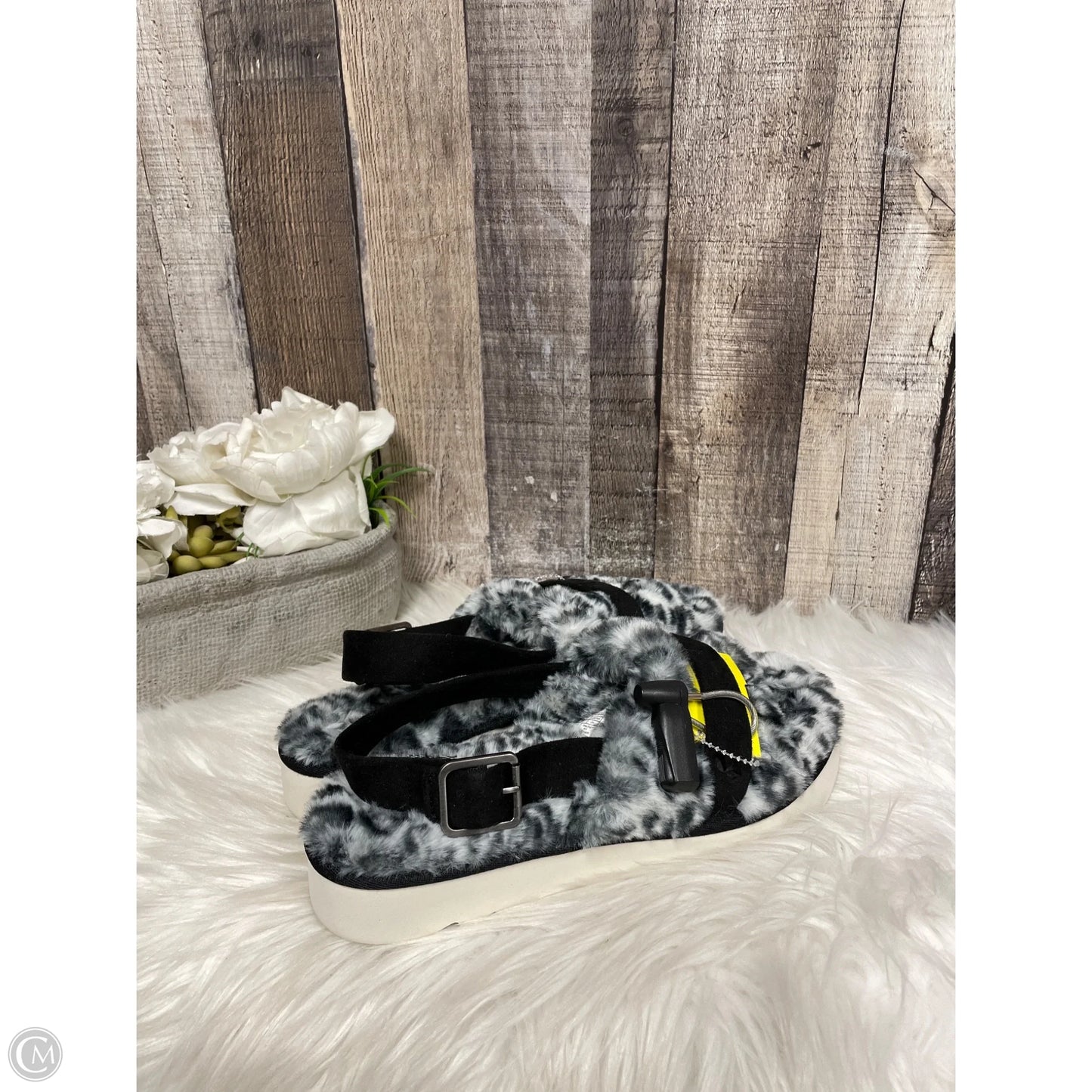 Sandals Flats By Koolaburra By Ugg In Animal Print, Size: 7