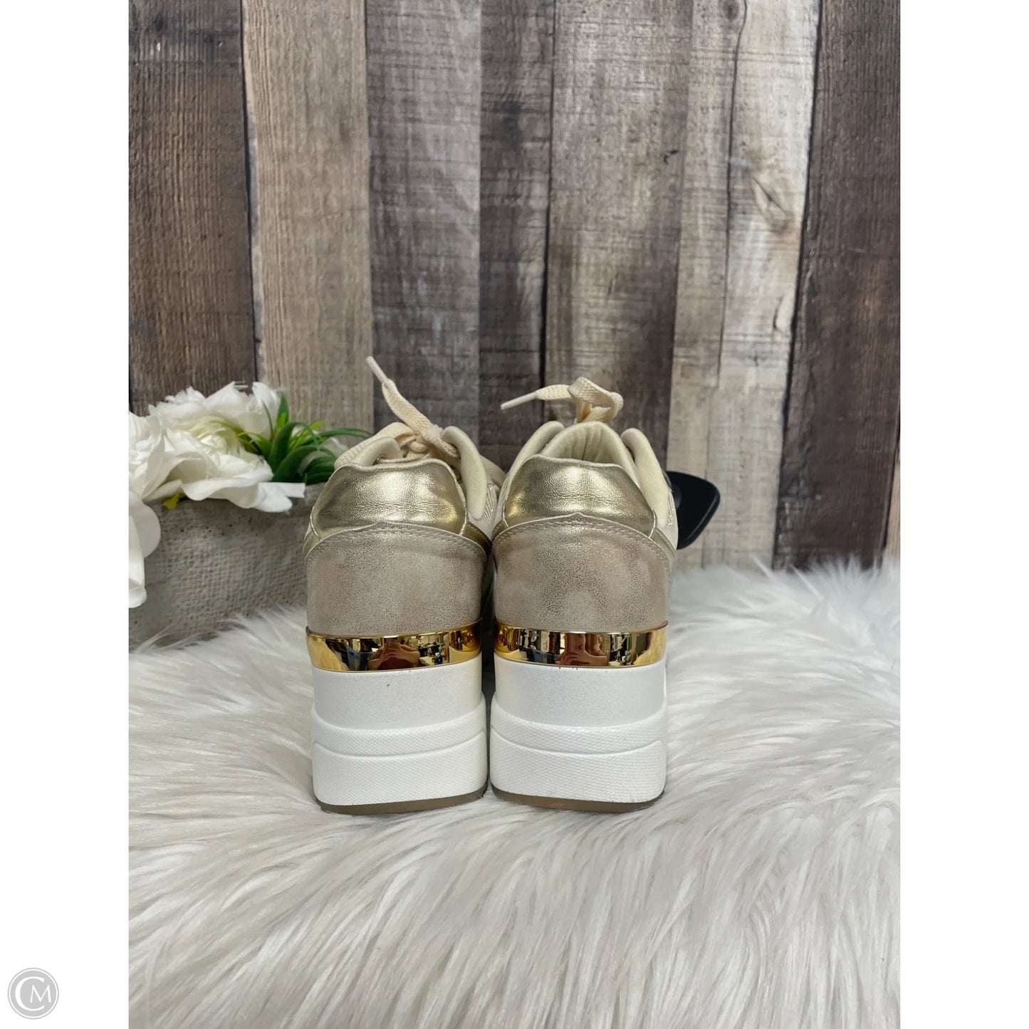 Shoes Sneakers By Cme In Gold, Size: 6