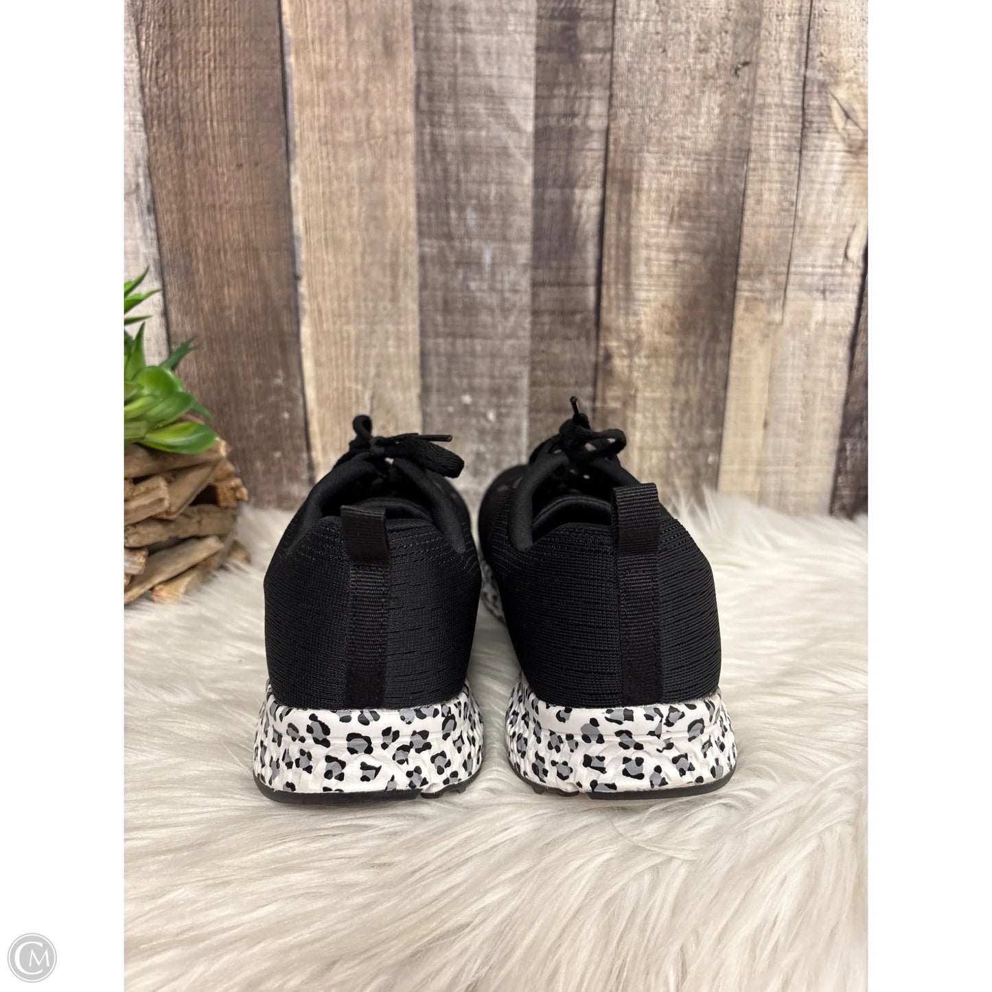 Shoes Athletic By Skechers In Black, Size: 8