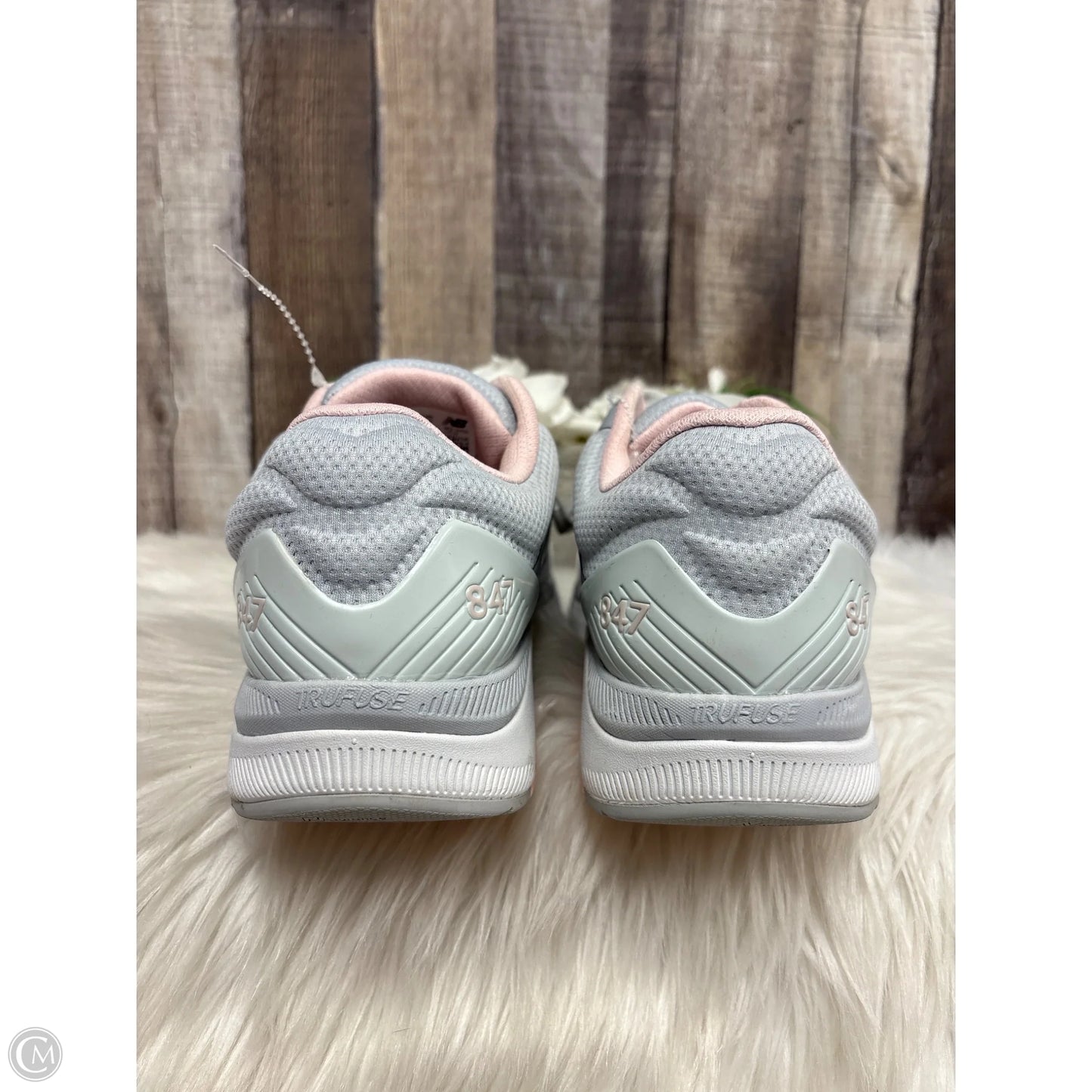 Shoes Athletic By New Balance In White, Size: 9.5