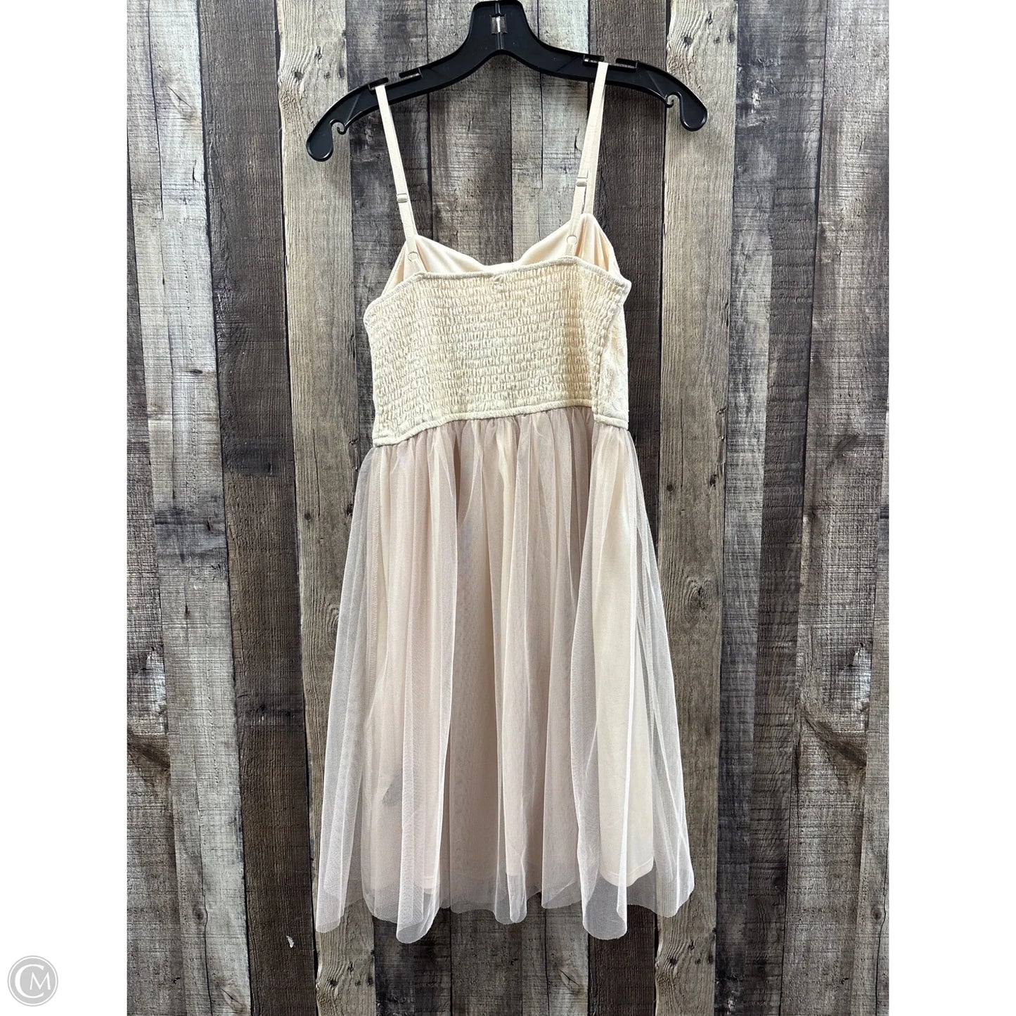 Dress Casual Short By Xhilaration In Beige, Size: M
