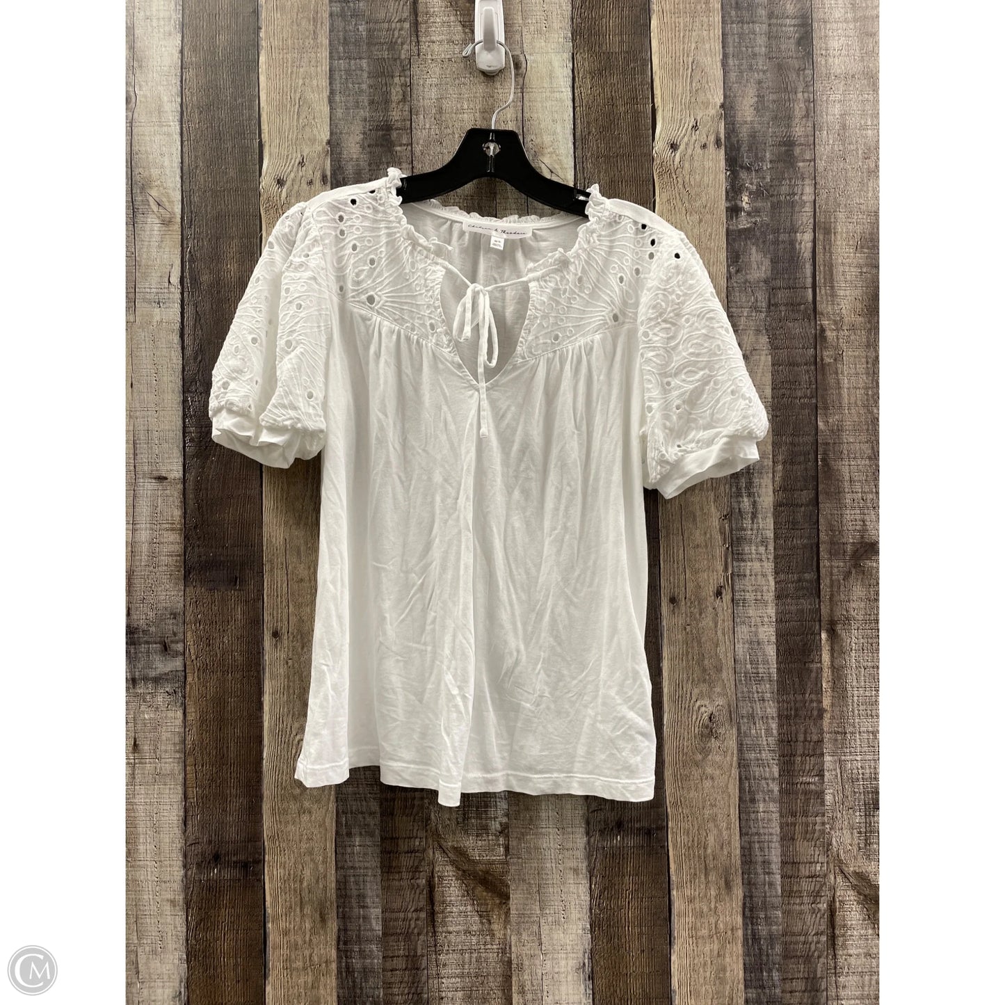 Top Short Sleeve By Chelsea And Theodore In White, Size: M
