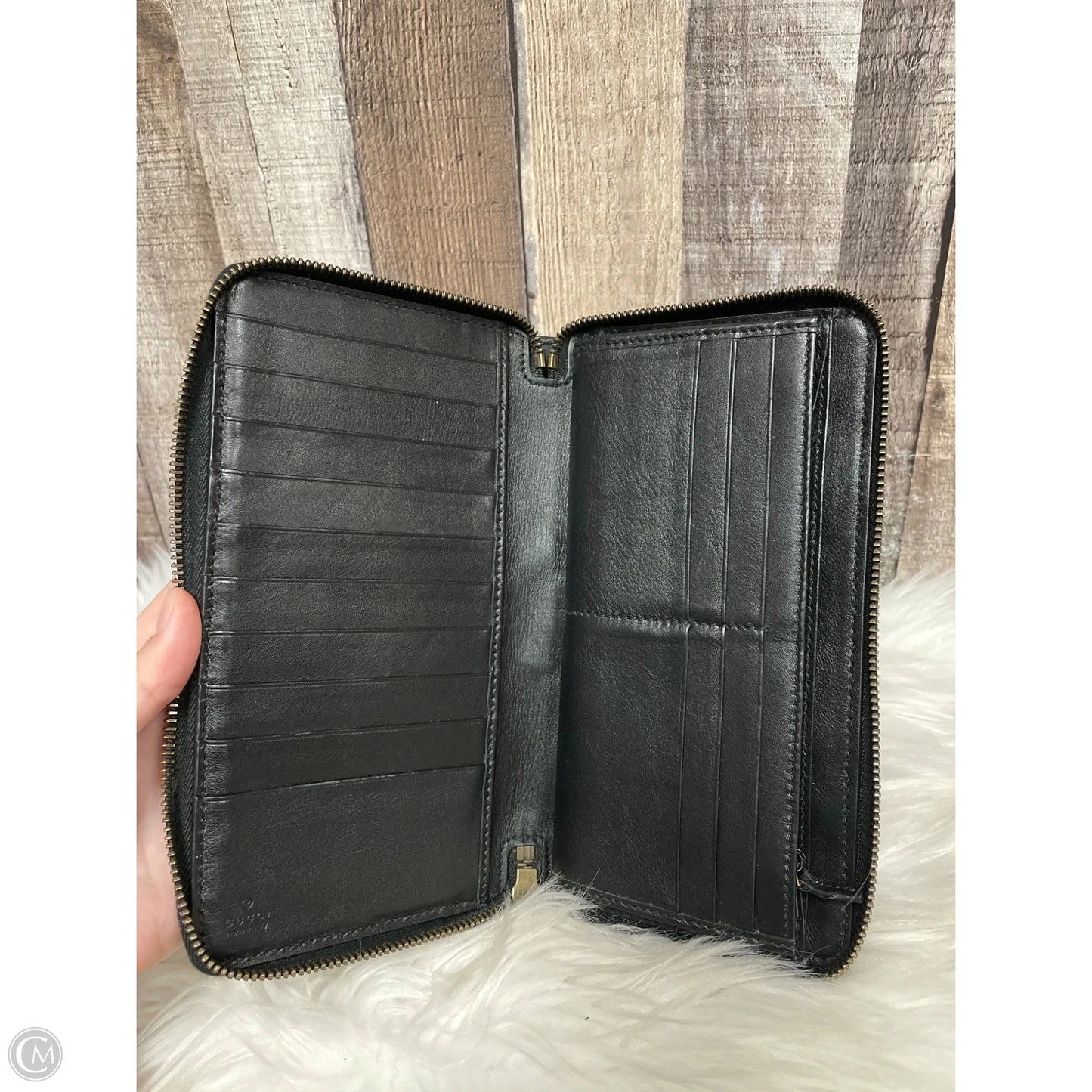 Wallet Luxury Designer By Gucci, Size: Large