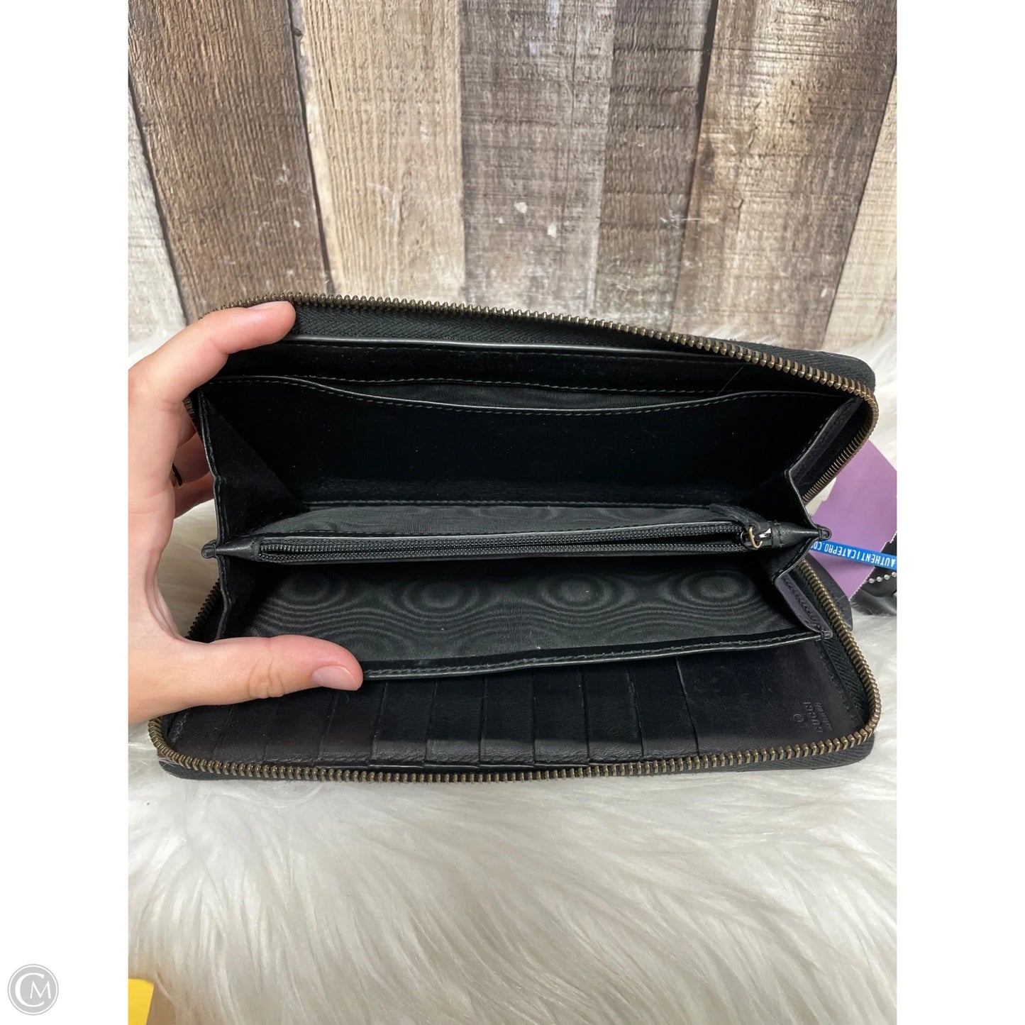 Wallet Luxury Designer By Gucci, Size: Large