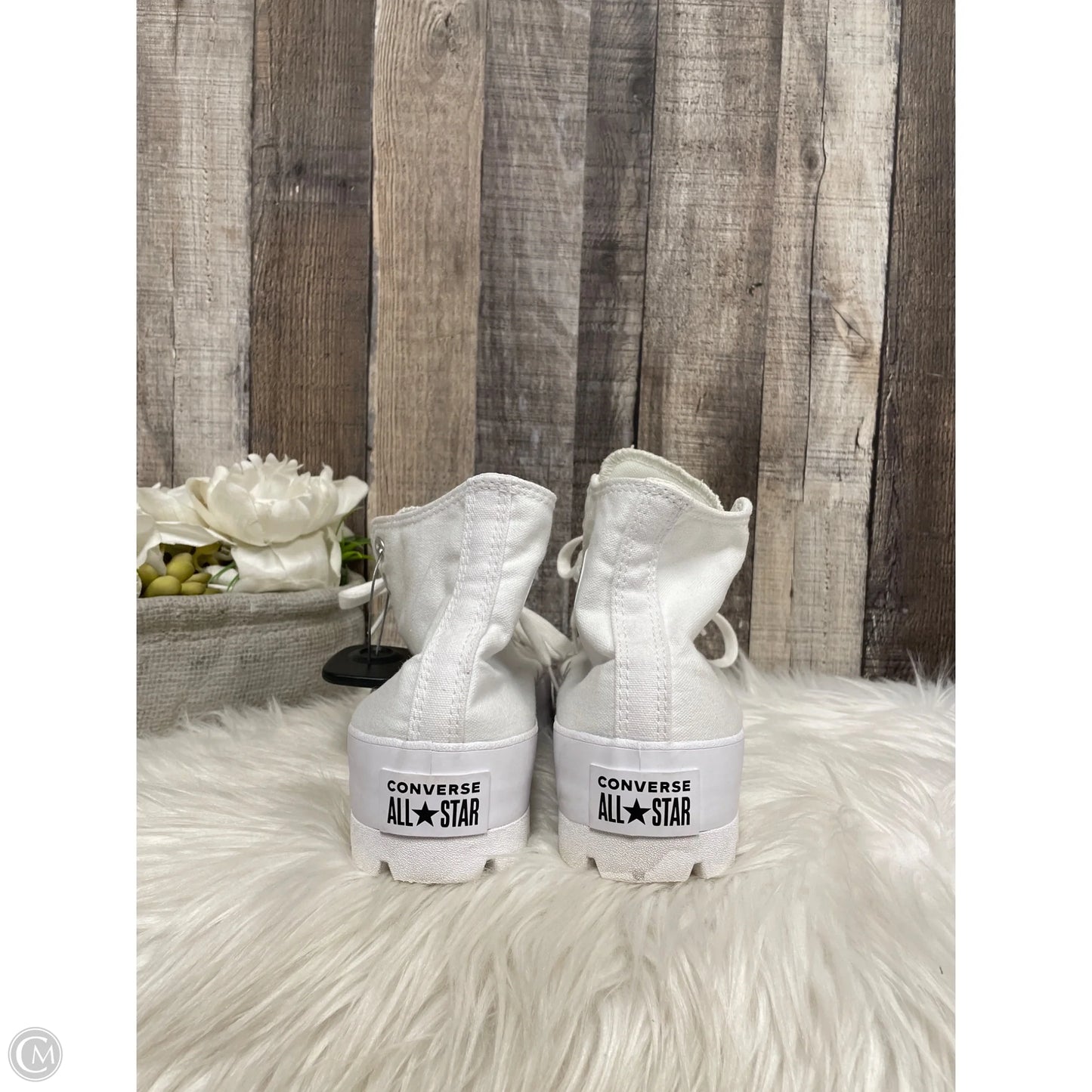 Shoes Sneakers By Converse In White, Size: 9.5