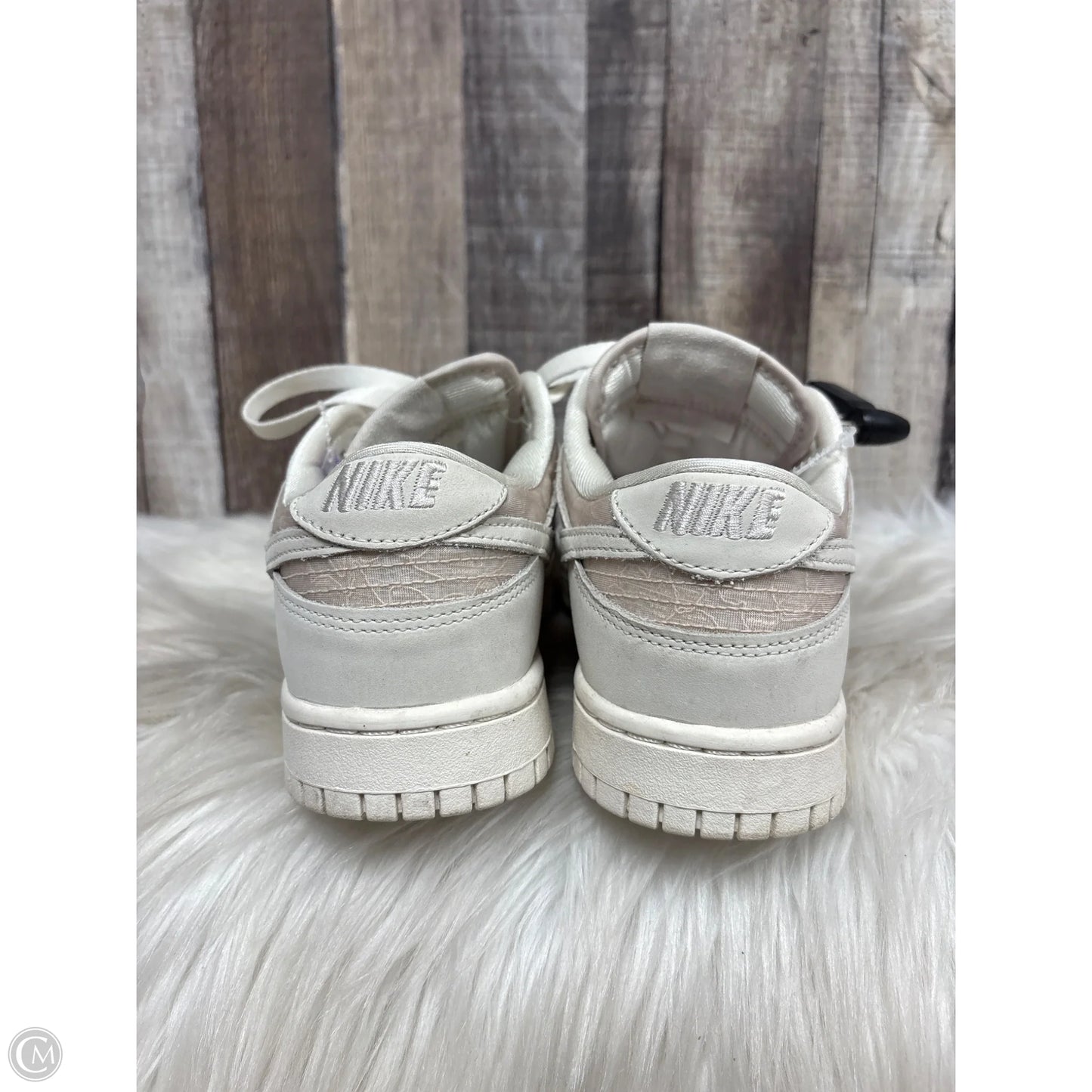 Shoes Athletic By Nike In Ivory, Size: 8.5