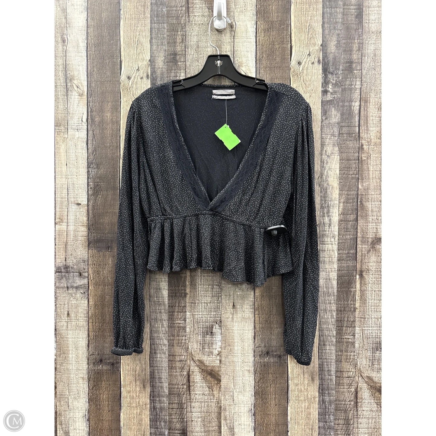 Top Long Sleeve By Urban Outfitters In Black, Size: L