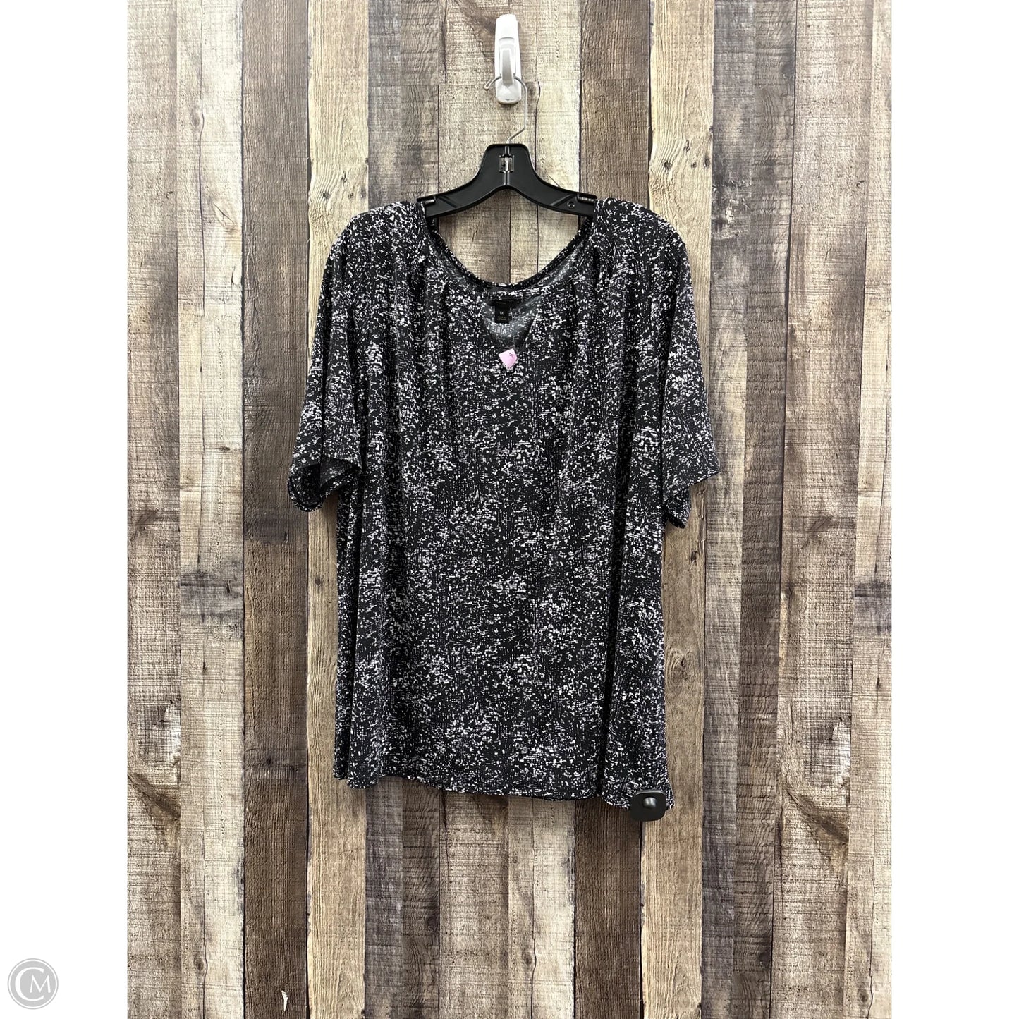 Top Short Sleeve By Worthington In Black, Size: 1x
