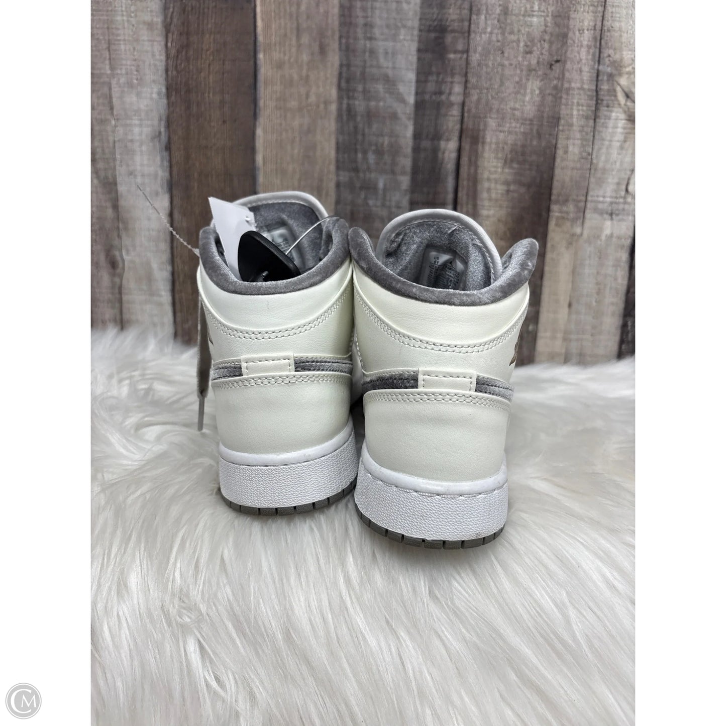 Shoes Luxury Designer By Jordan In Grey & White, Size: 7.5