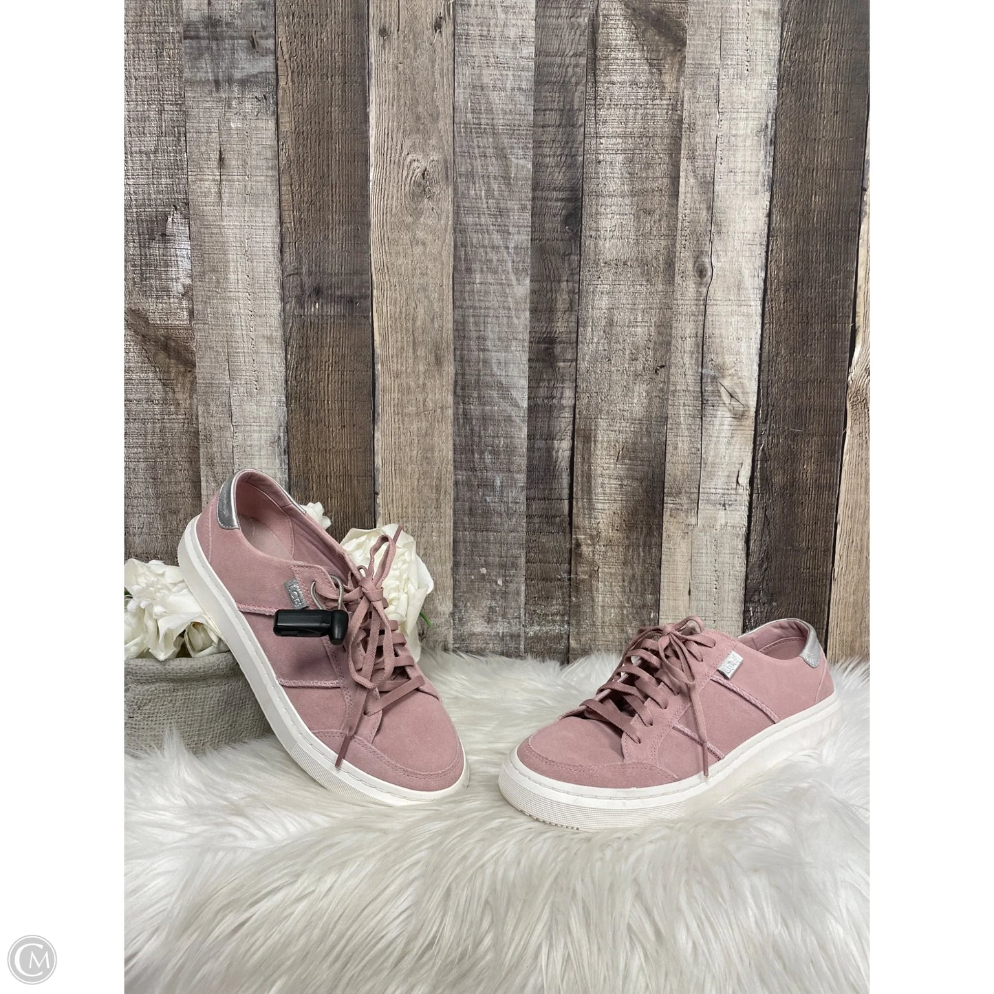 Shoes Designer By Ugg In Pink, Size: 10