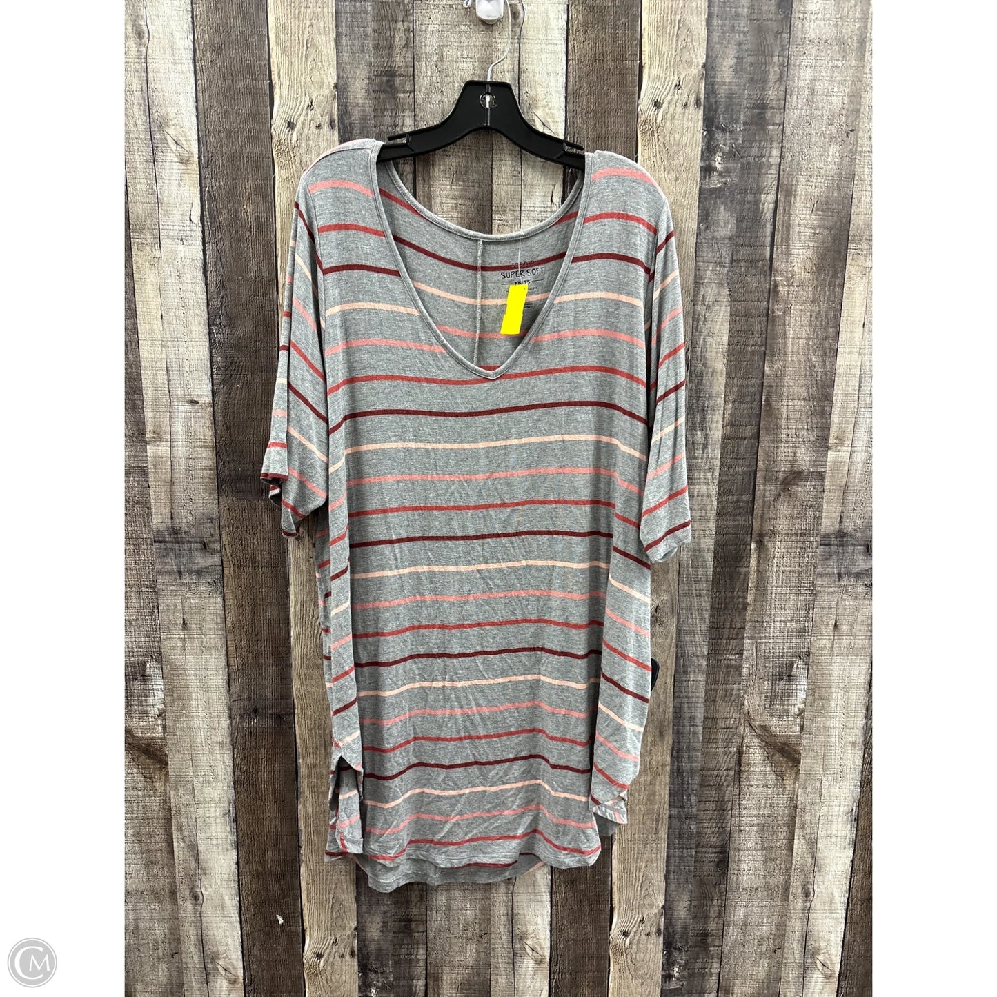 Top Short Sleeve By Torrid In Grey, Size: 4x