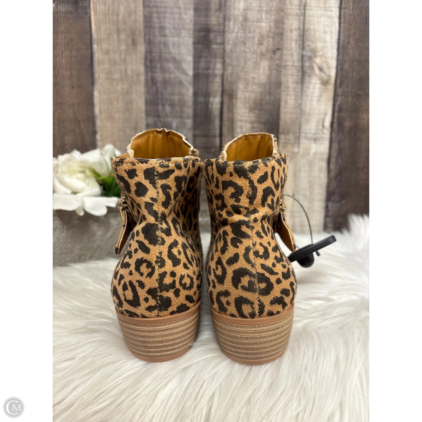 Boots Ankle Flats By Cmf In Animal Print, Size: 6