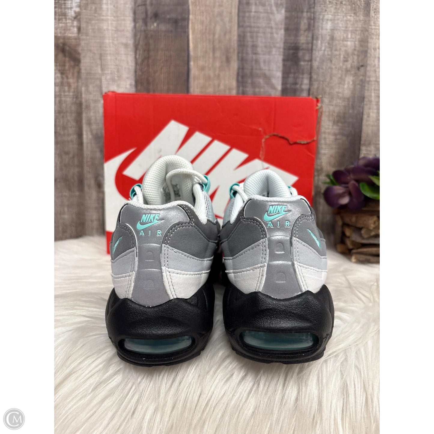 Shoes Athletic By Nike In Grey, Size: 5.5