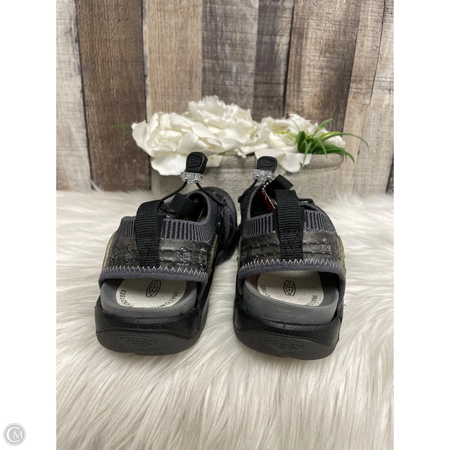 Shoes Flats By Keen In Grey, Size: 7