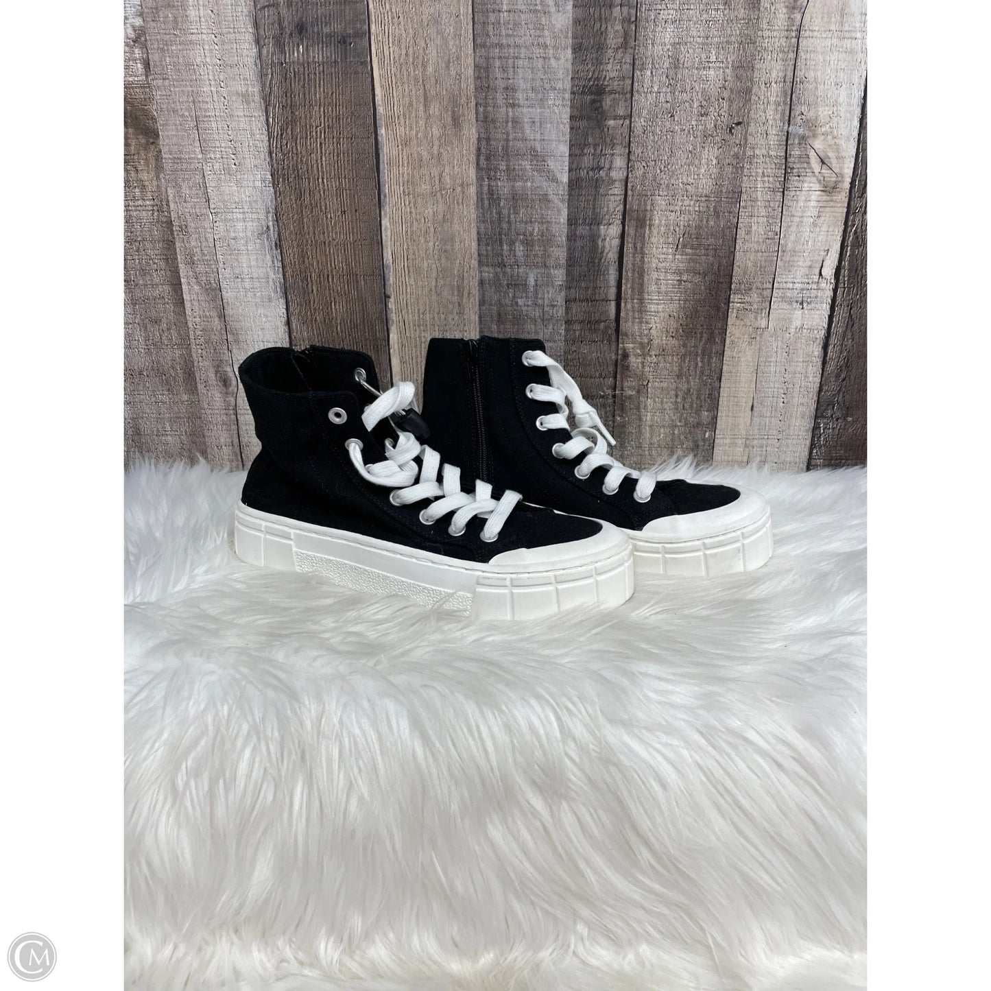 Shoes Sneakers By Mad Love In Black, Size: 9