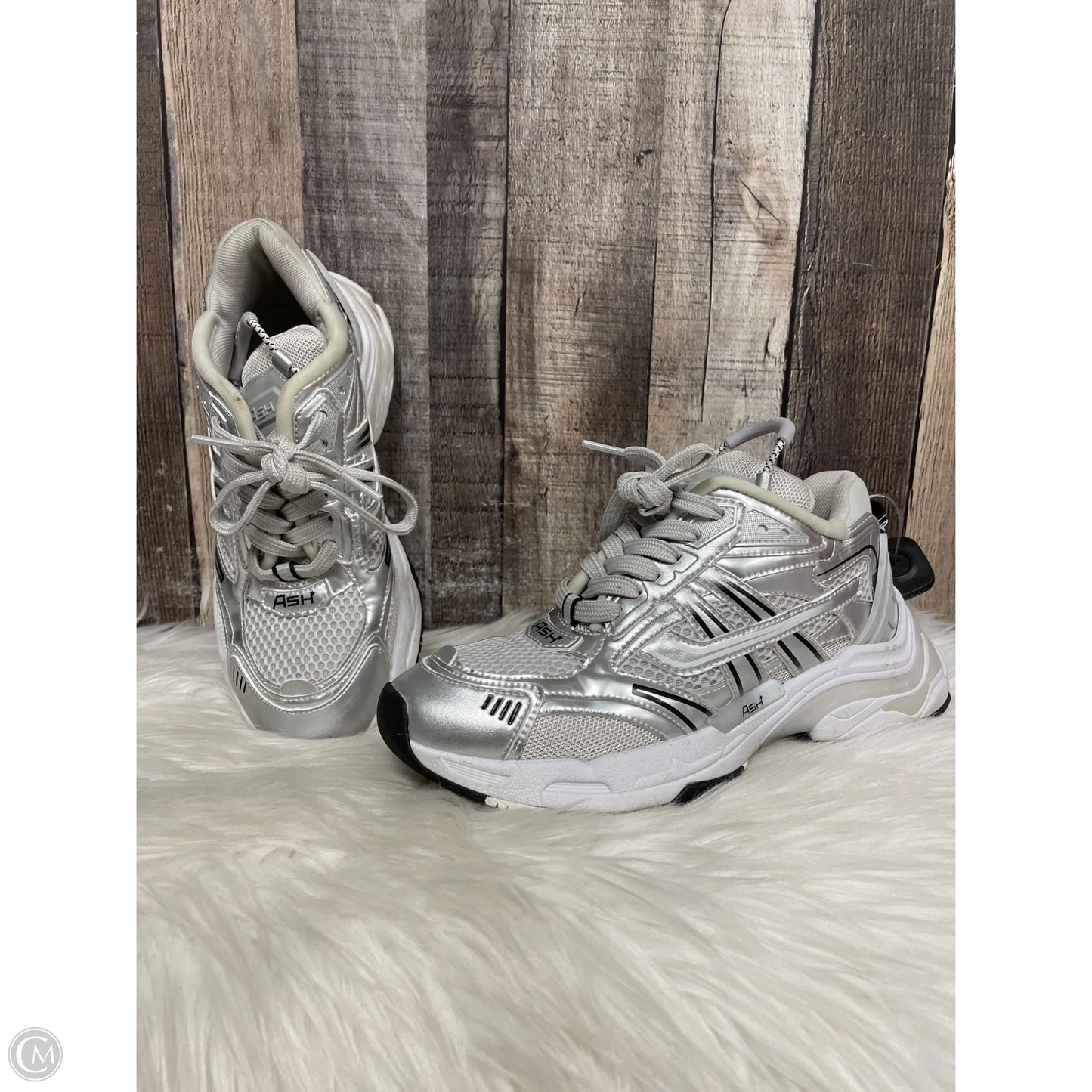 Shoes Athletic By Cmc In Grey, Size: 6