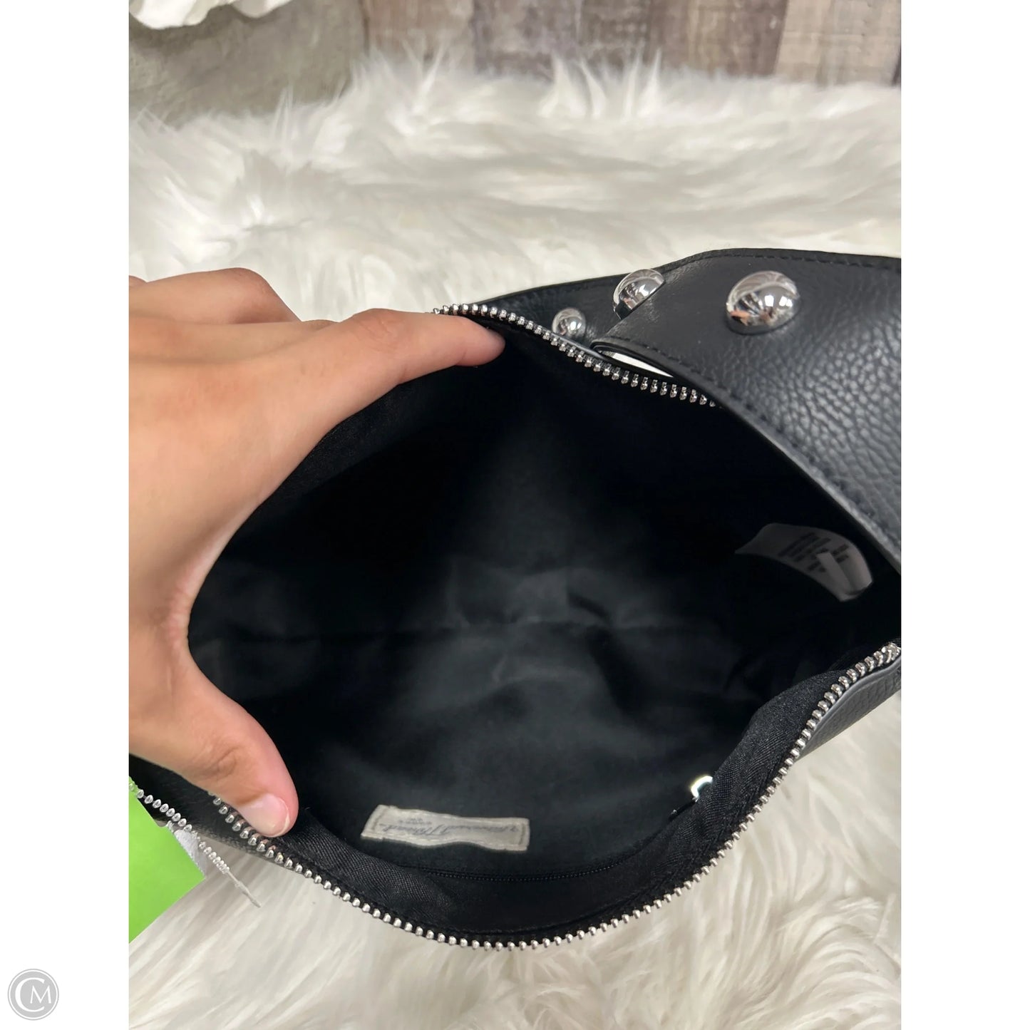 Handbag By Universal Thread, Size: Medium