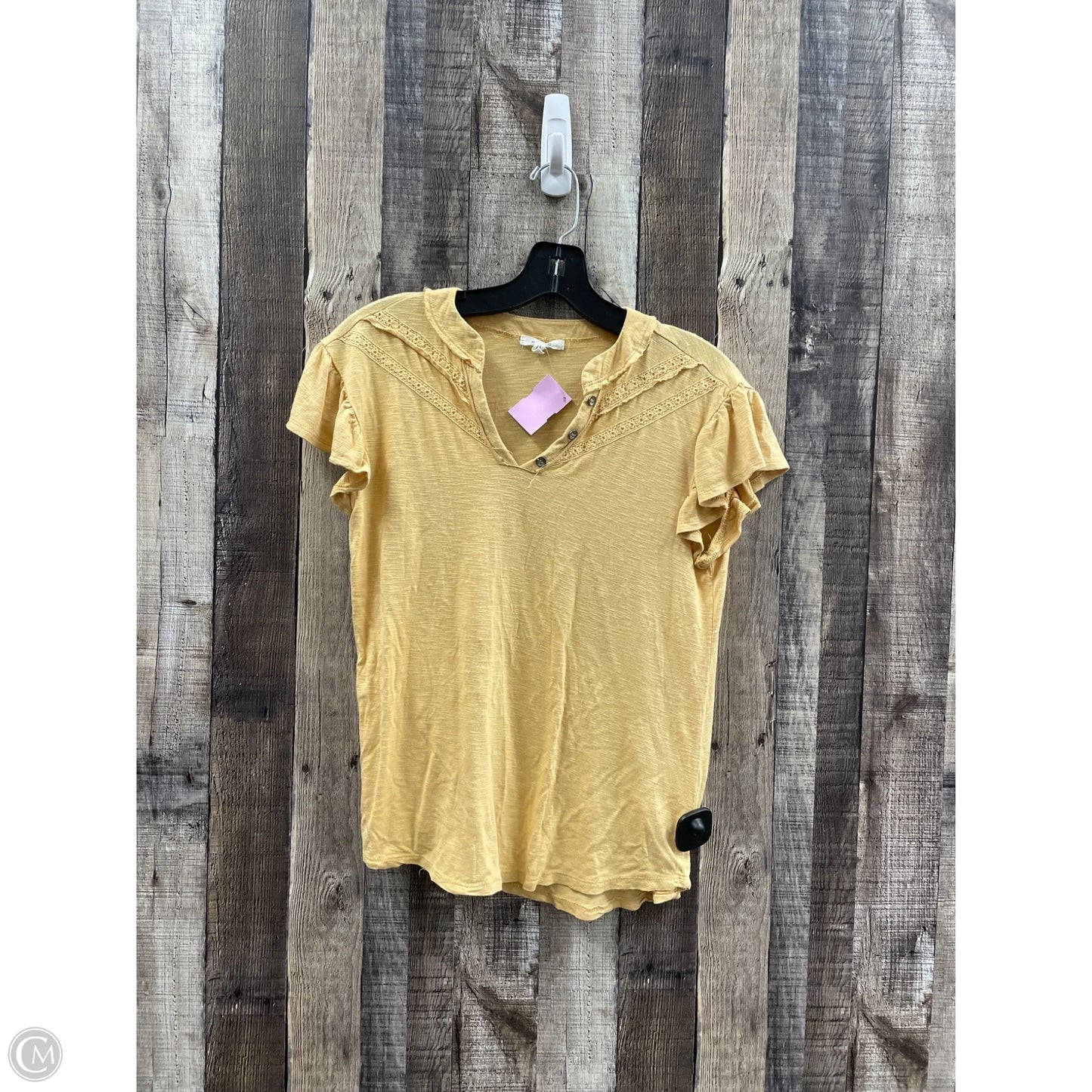 Top Short Sleeve By Maurices In Yellow, Size: Xs