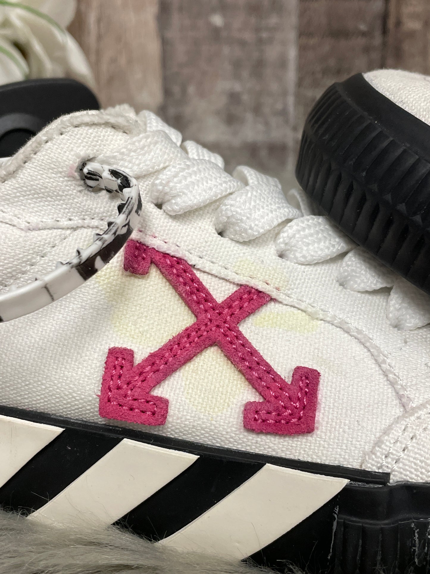 Shoes Luxury Designer By Off-white In White, Size: 5
