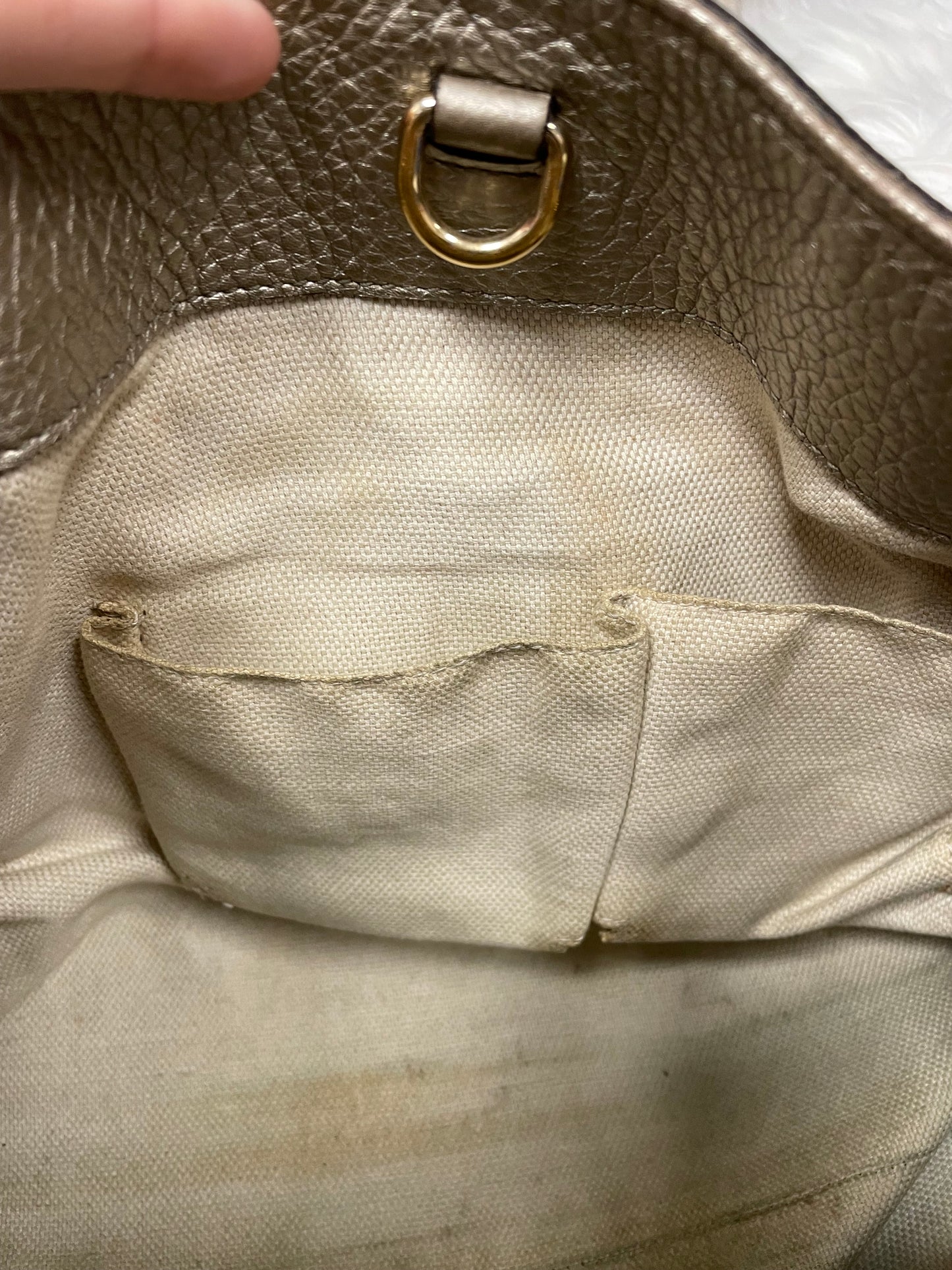 Handbag Luxury Designer By Gucci, Size: Medium