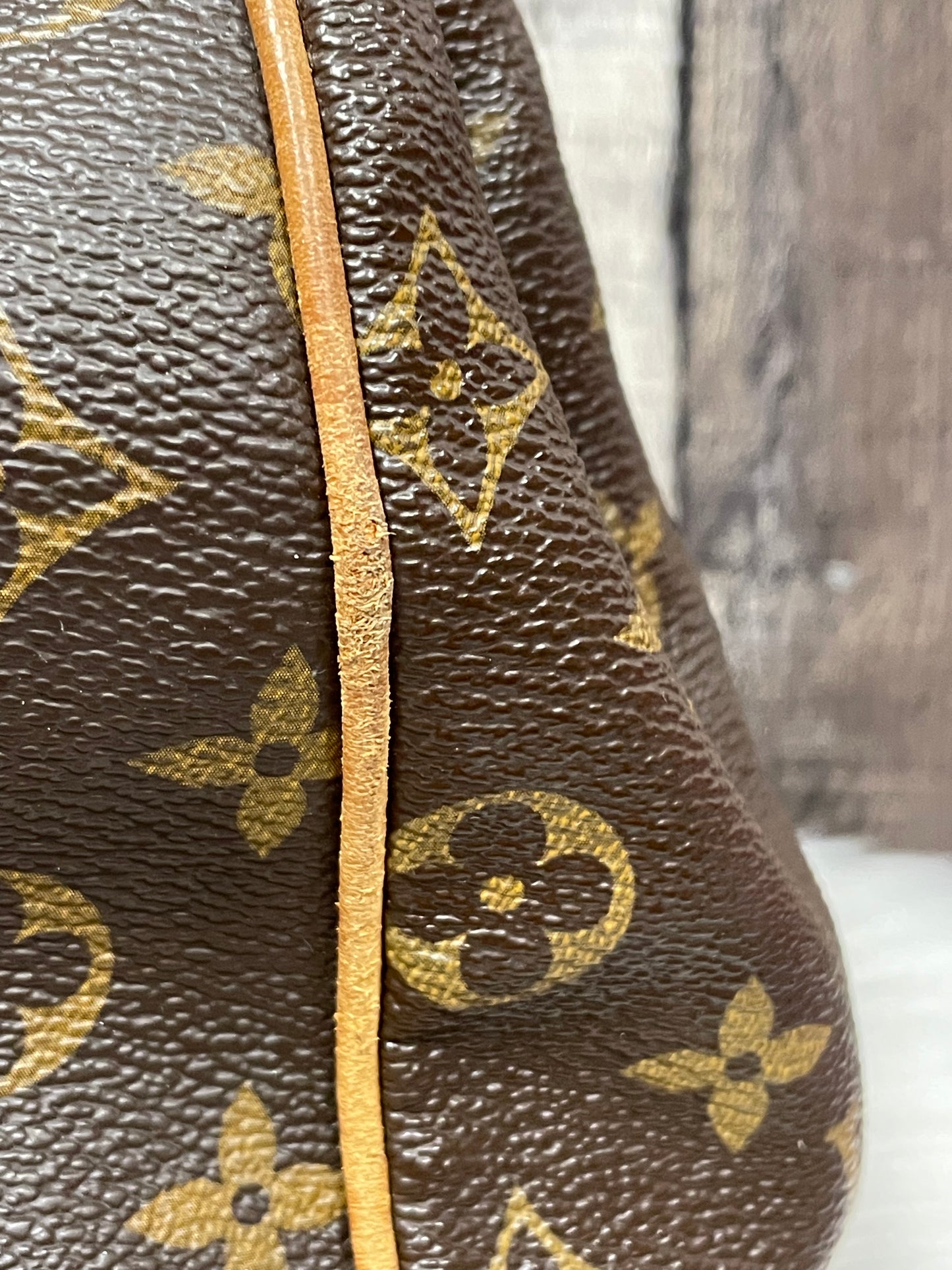 Handbag Luxury Designer By Louis Vuitton, Size: Large