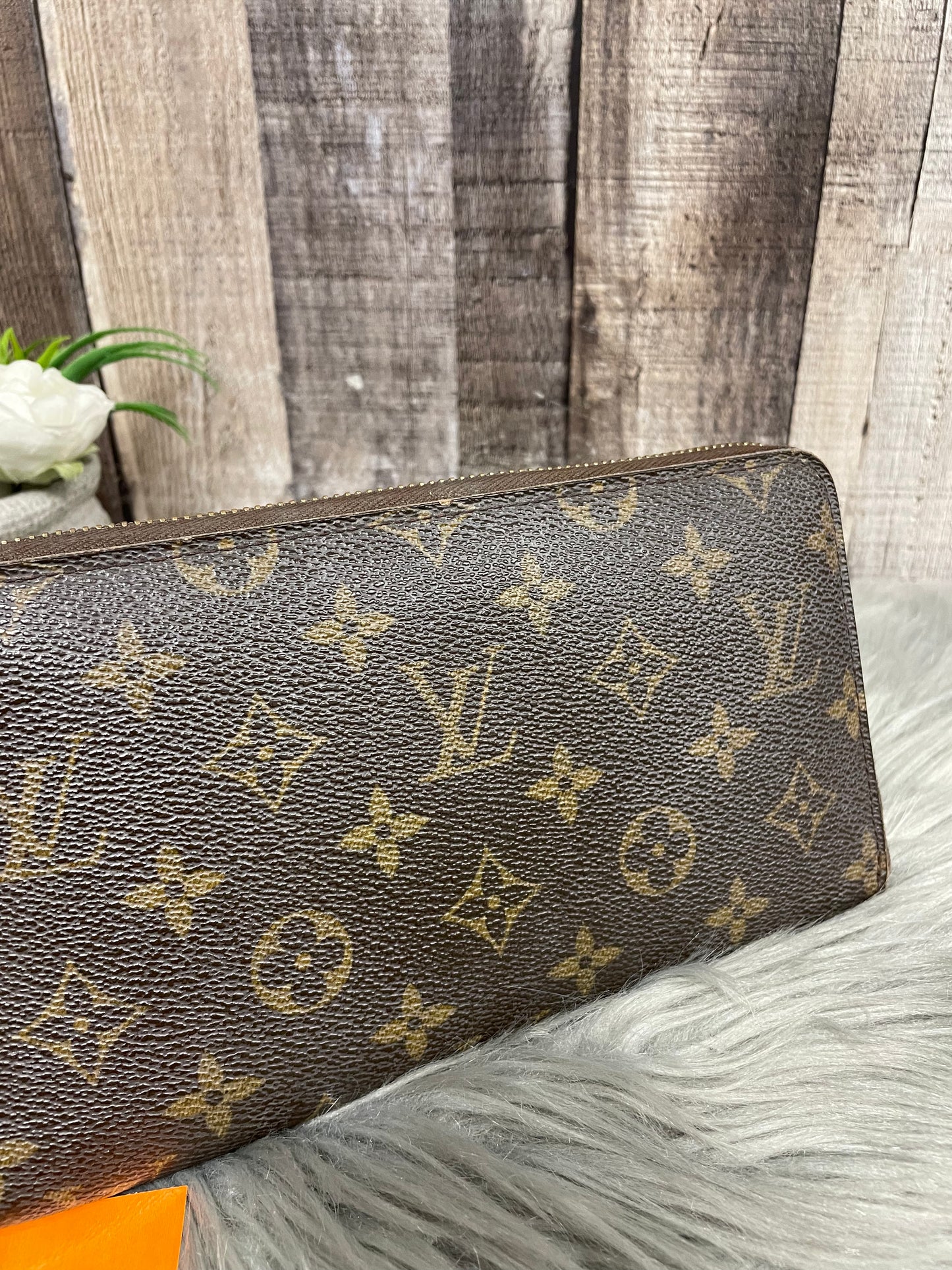 Wallet Luxury Designer By Louis Vuitton Size: Large
