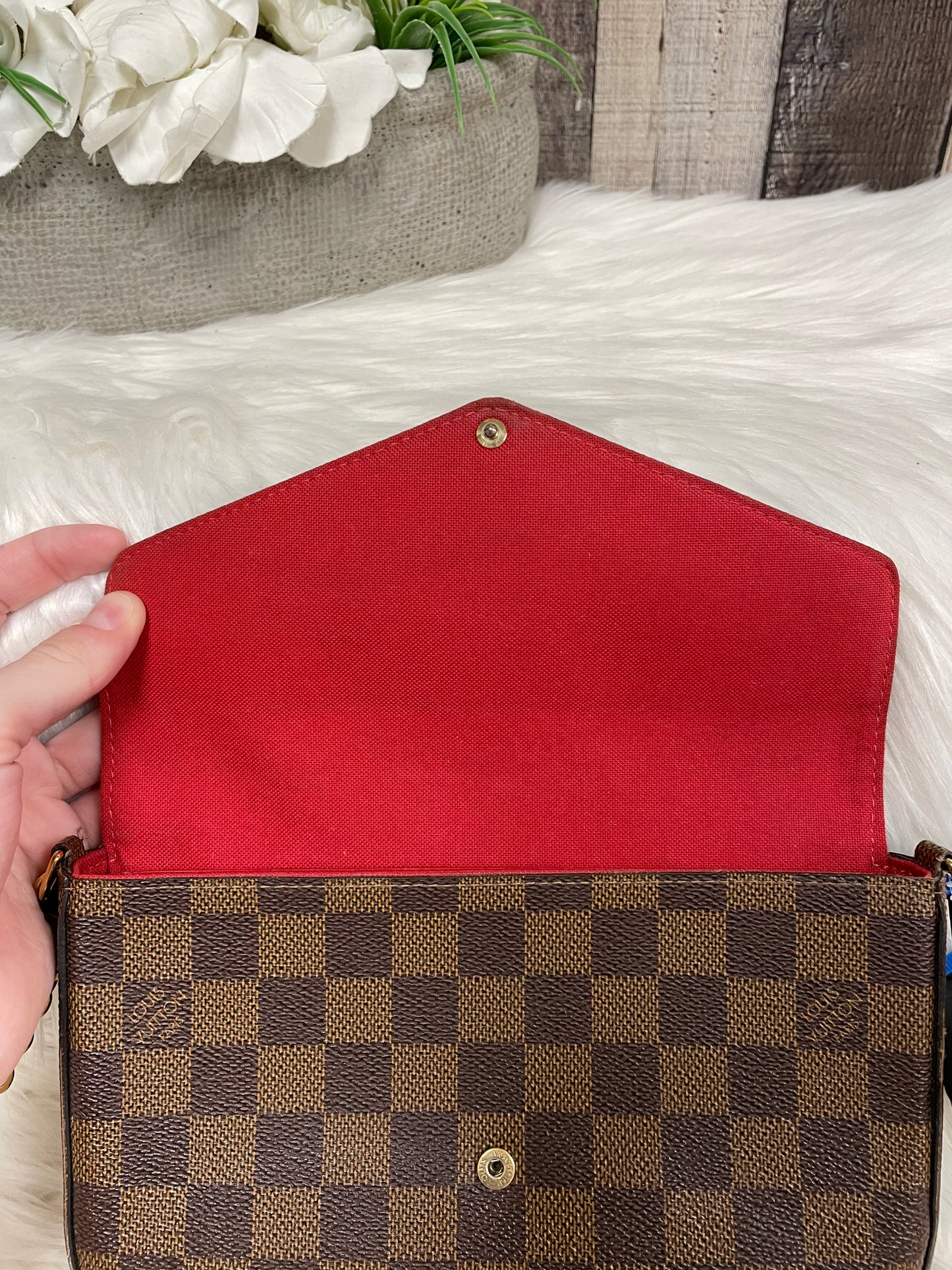 Crossbody Luxury Designer By Louis Vuitton, Size: Small